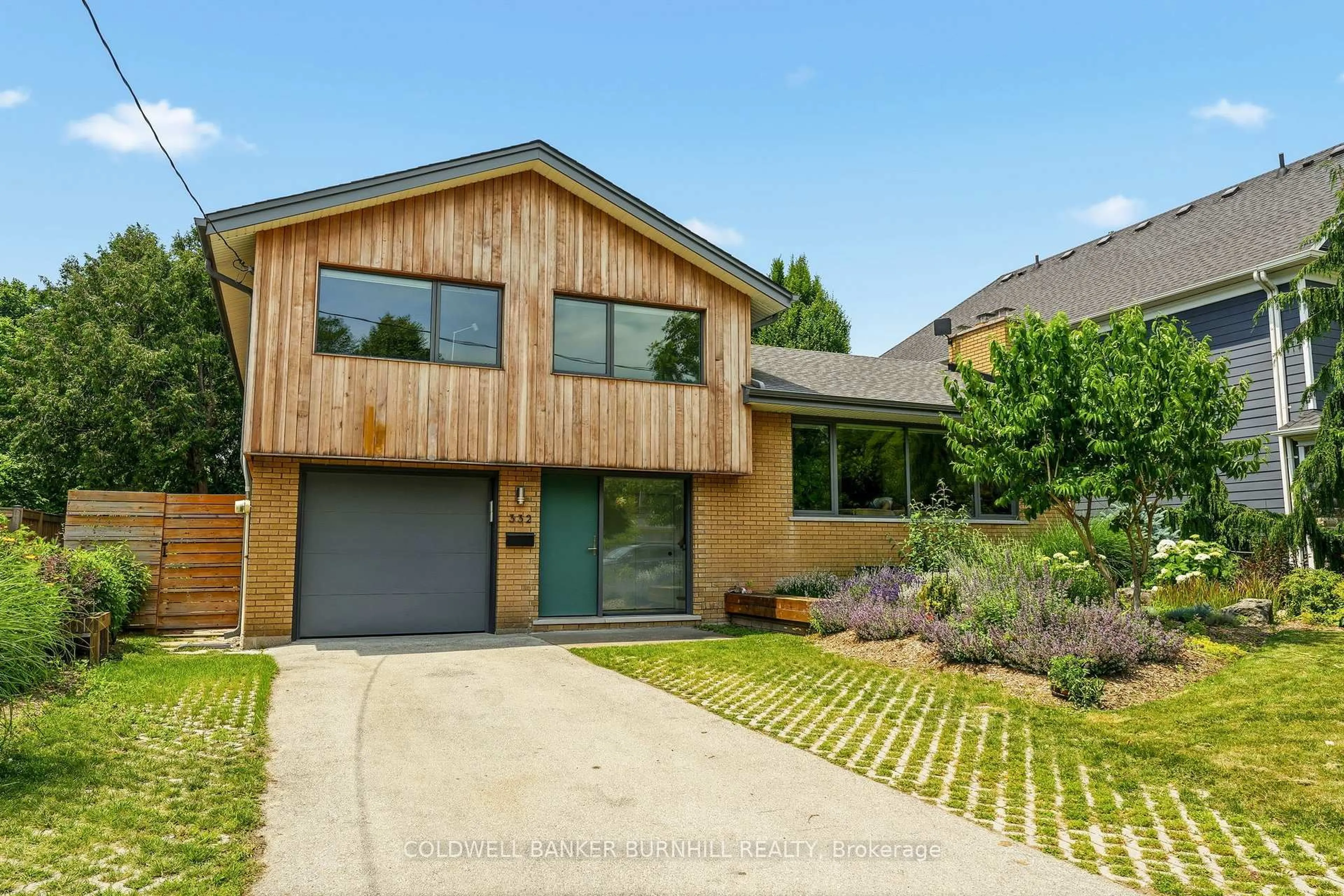 Home with brick exterior material, street for 332 Newbold Crt, Burlington Ontario L7R 2Y6