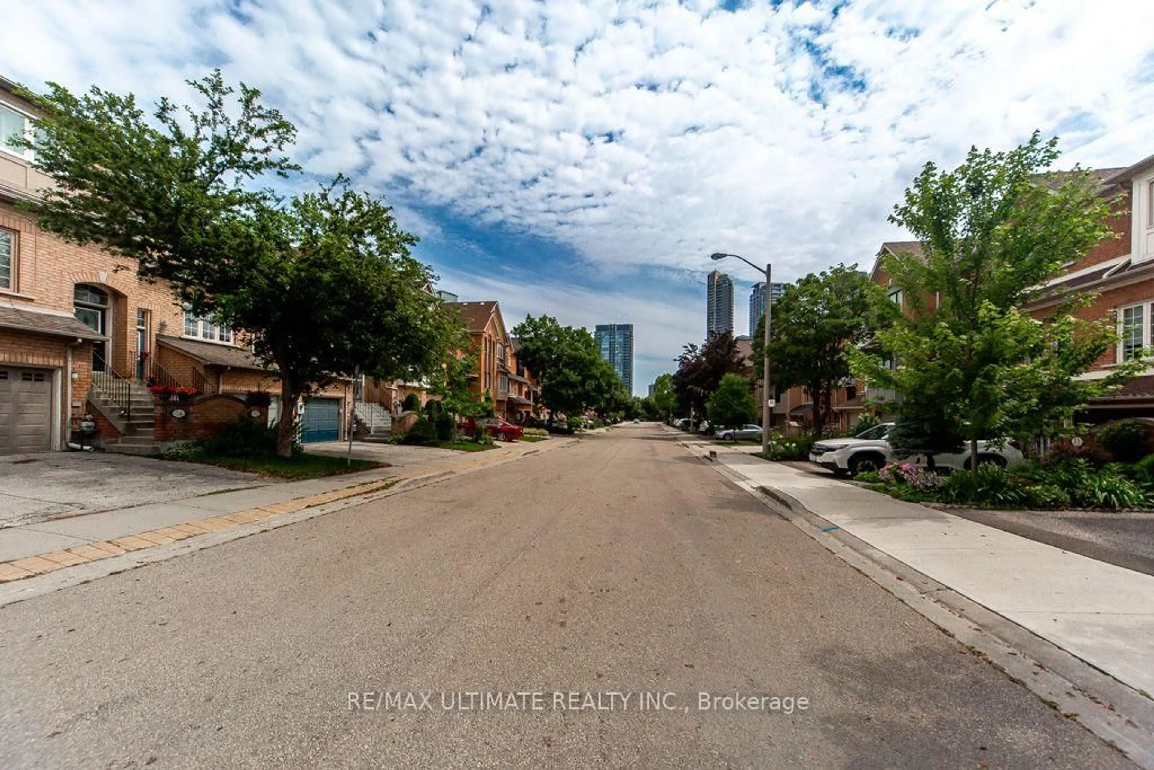 Blurry image for 52 Bluewater Crt, Toronto Ontario M8V 4A9