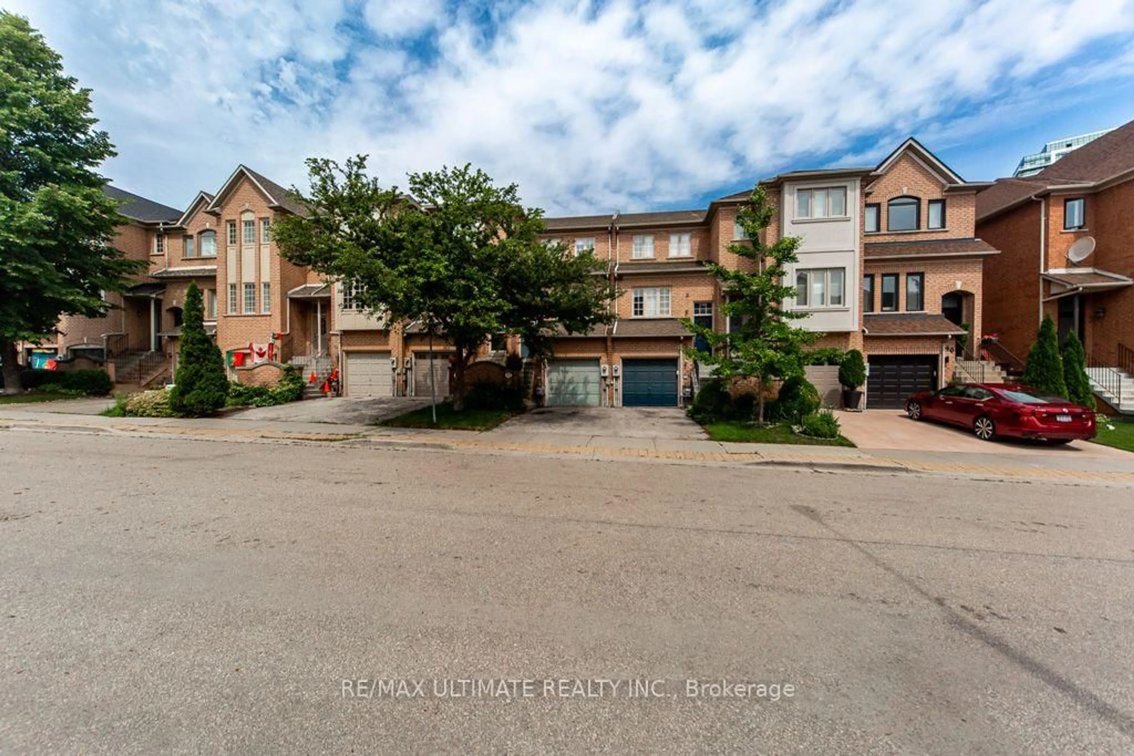 A pic from outside/outdoor area/front of a property/back of a property/a pic from drone, street for 52 Bluewater Crt, Toronto Ontario M8V 4A9