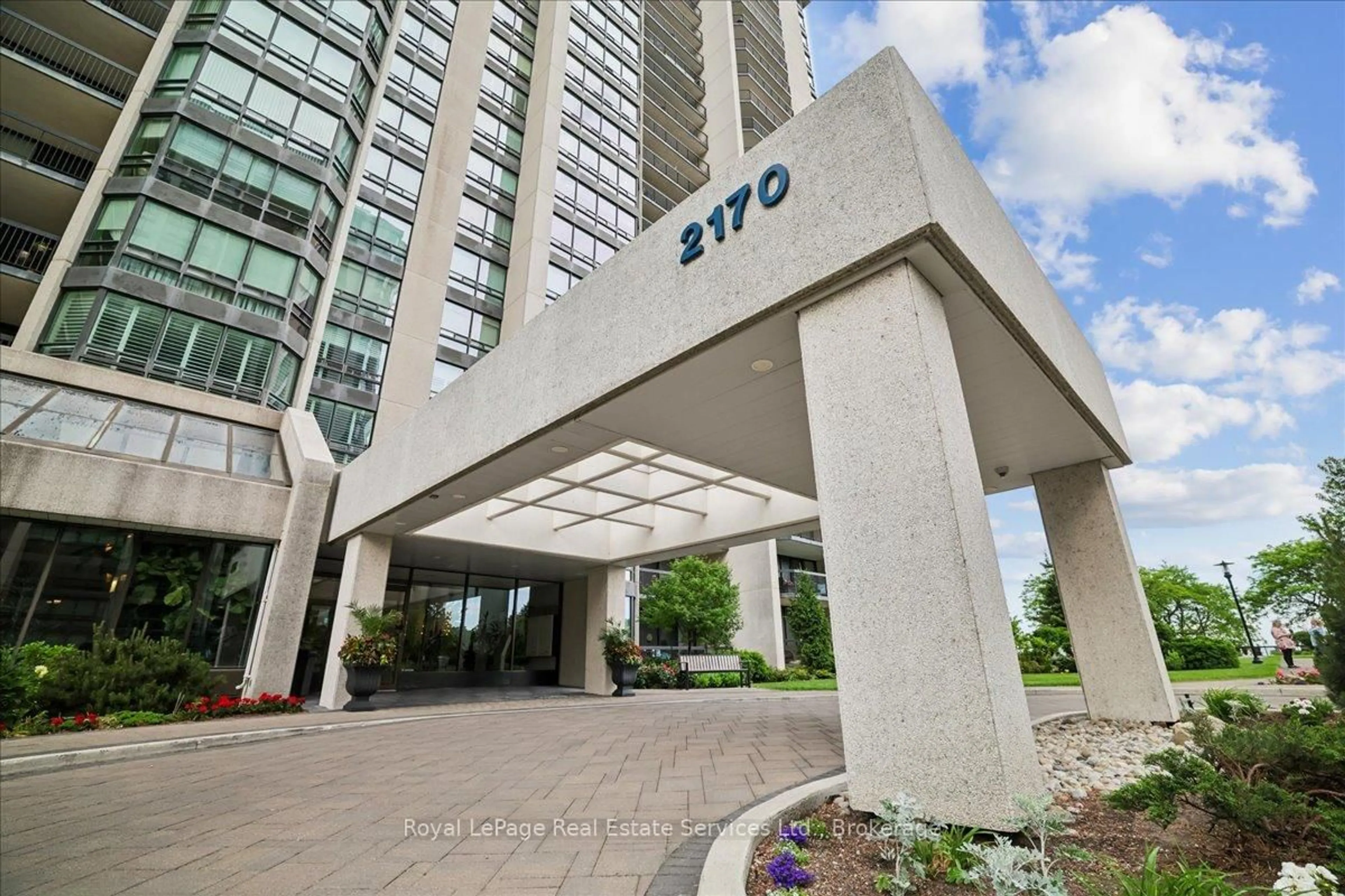 Patio, building for 2170 Marine Dr #506, Oakville Ontario L6L 5V1