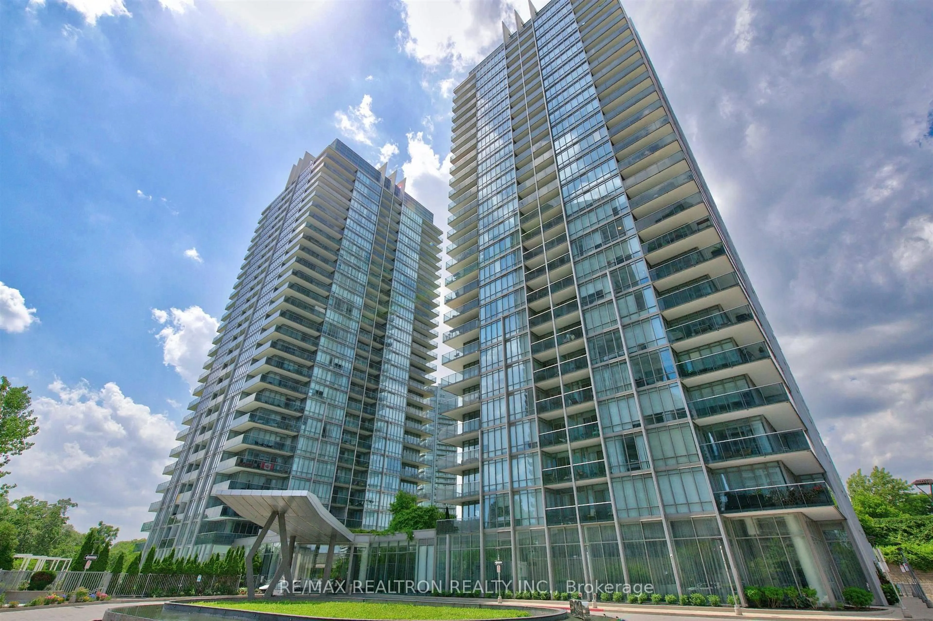 Indoor foyer for 88 Park Lawn Dr #2708, Toronto Ontario M8Y 0B5