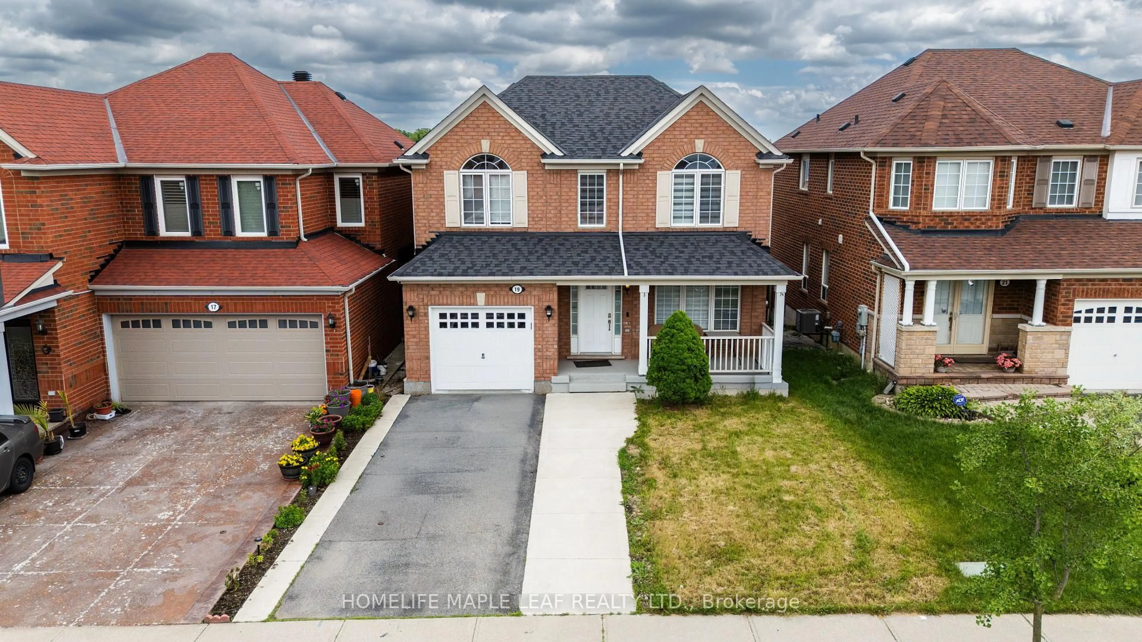 A pic from outside/outdoor area/front of a property/back of a property/a pic from drone, street for 19 Penstock St, Brampton Ontario L6P 2J6