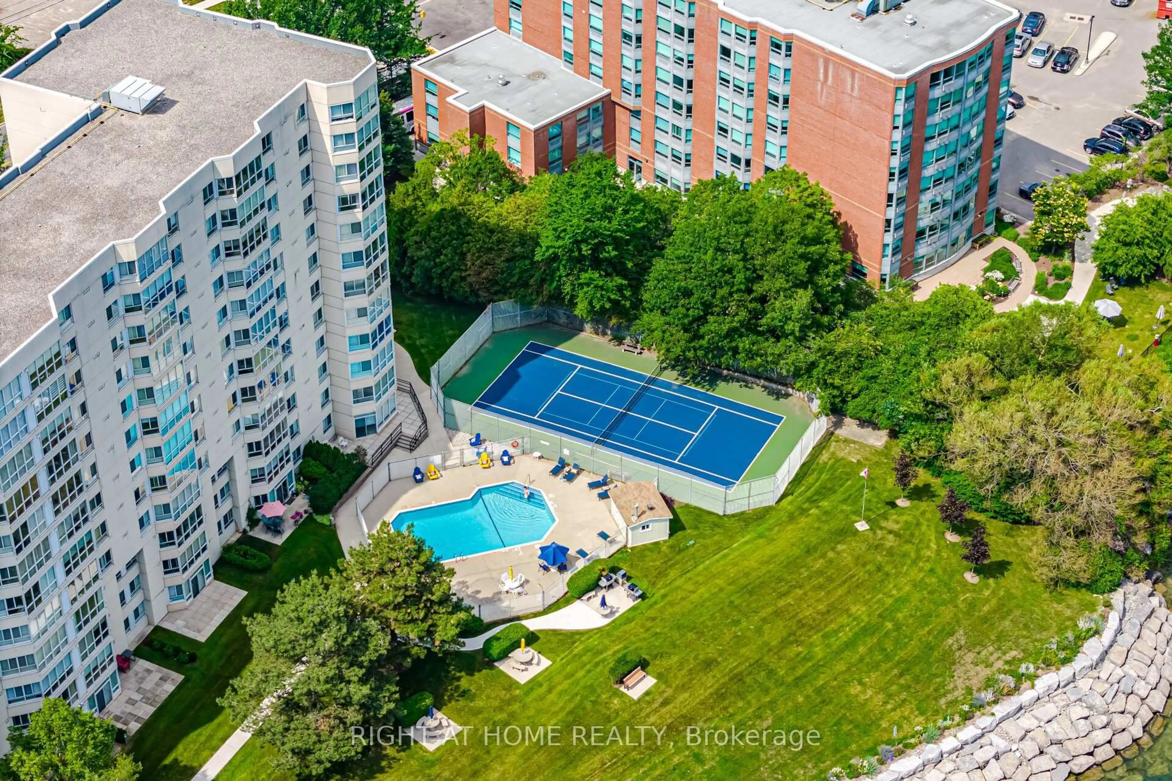 A pic from outside/outdoor area/front of a property/back of a property/a pic from drone, city buildings view from balcony for 5280 Lakeshore Rd #1104, Burlington Ontario L7L 5R1