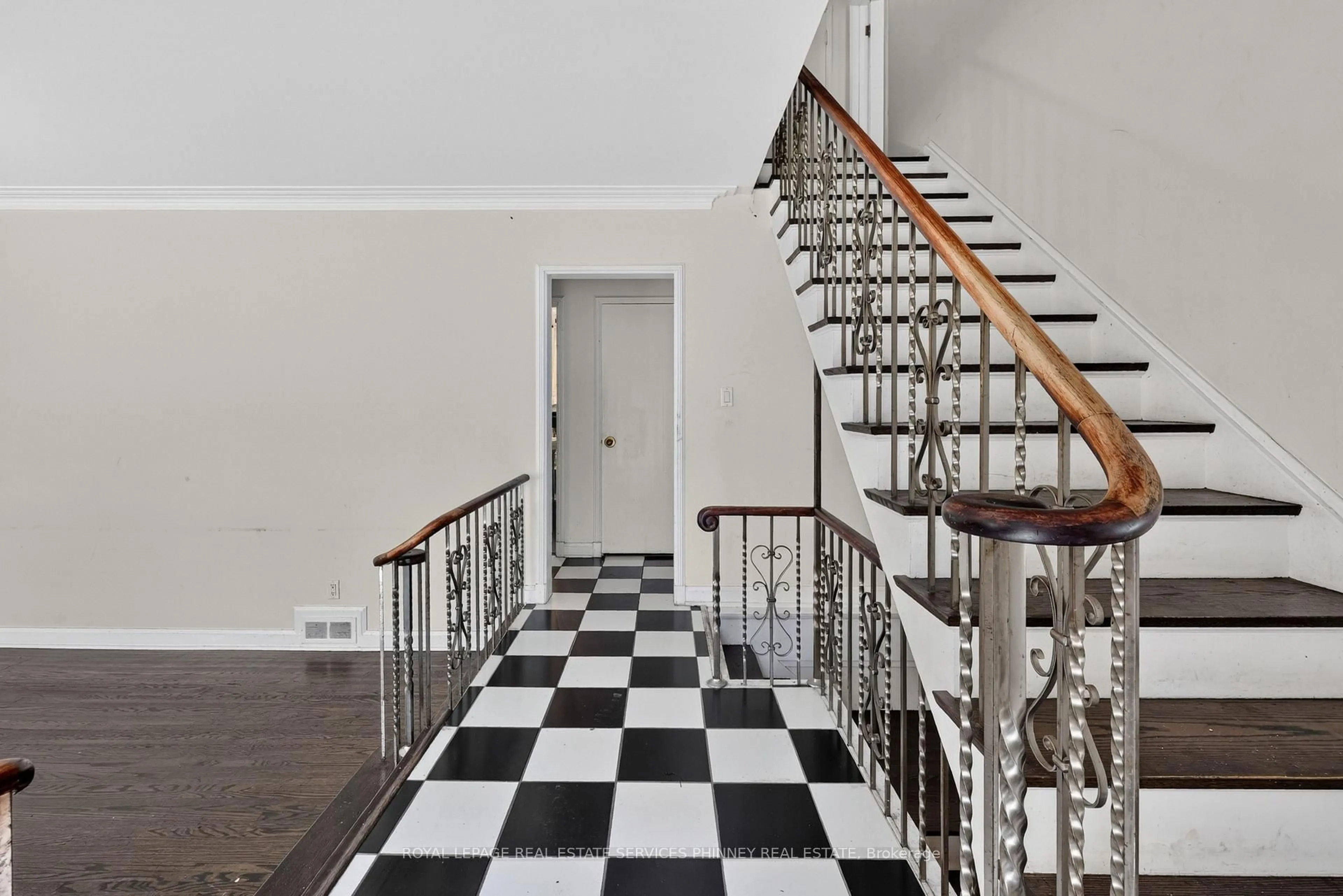 Indoor foyer for 52 Valecrest Dr, Toronto Ontario M9A 4P6