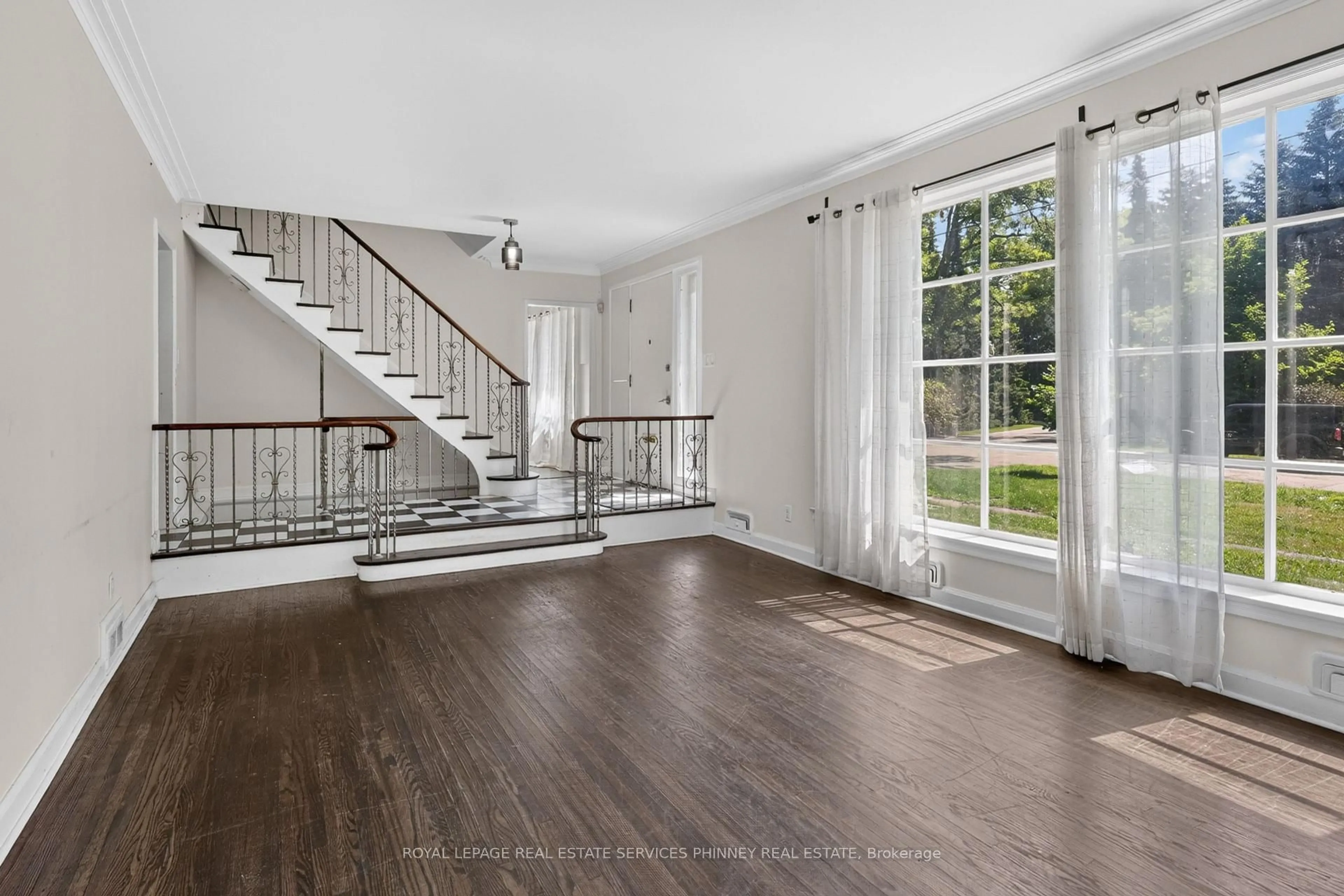 Indoor entryway for 52 Valecrest Dr, Toronto Ontario M9A 4P6