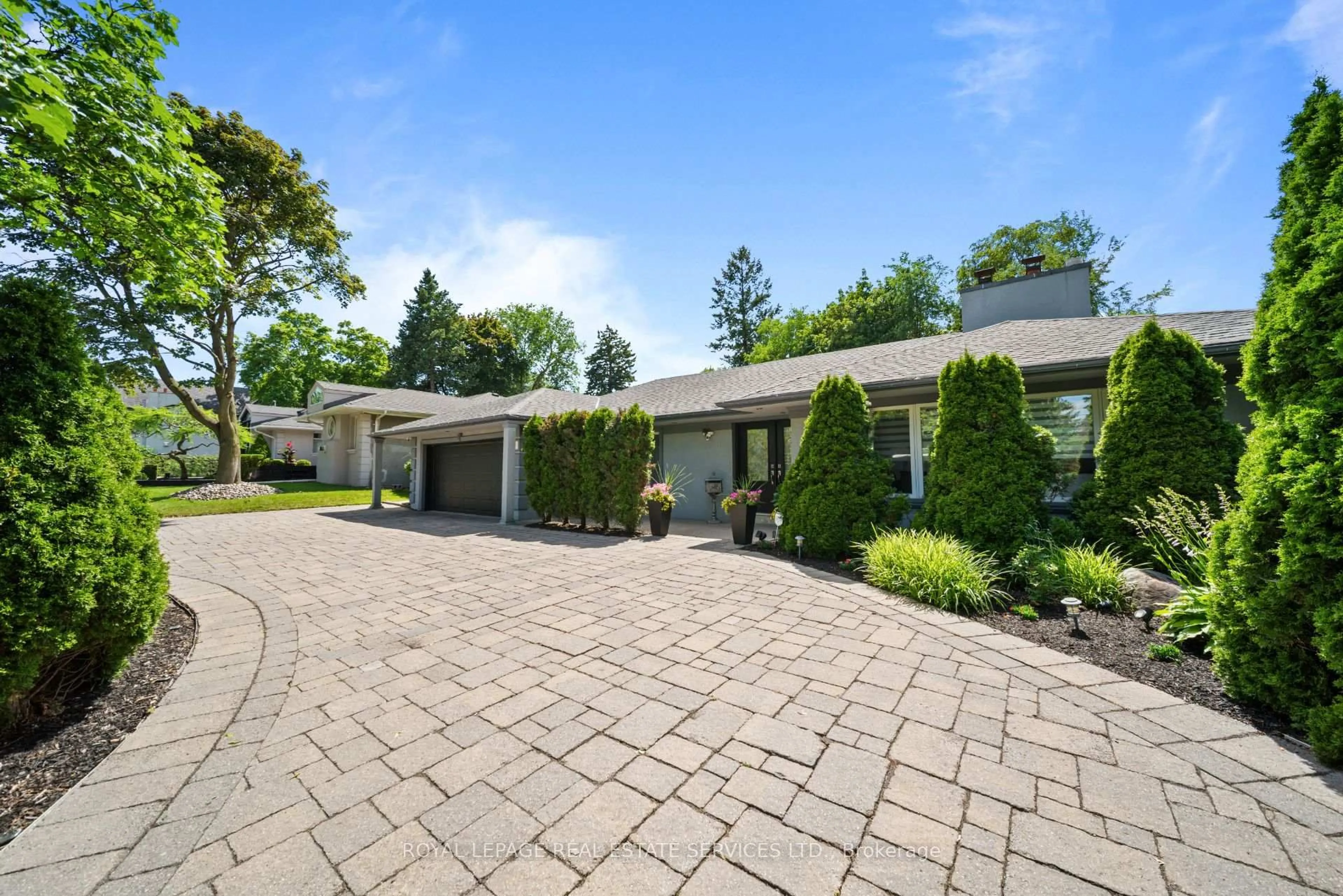 Patio, street for 1592 Islington Ave, Toronto Ontario M9A 3M6