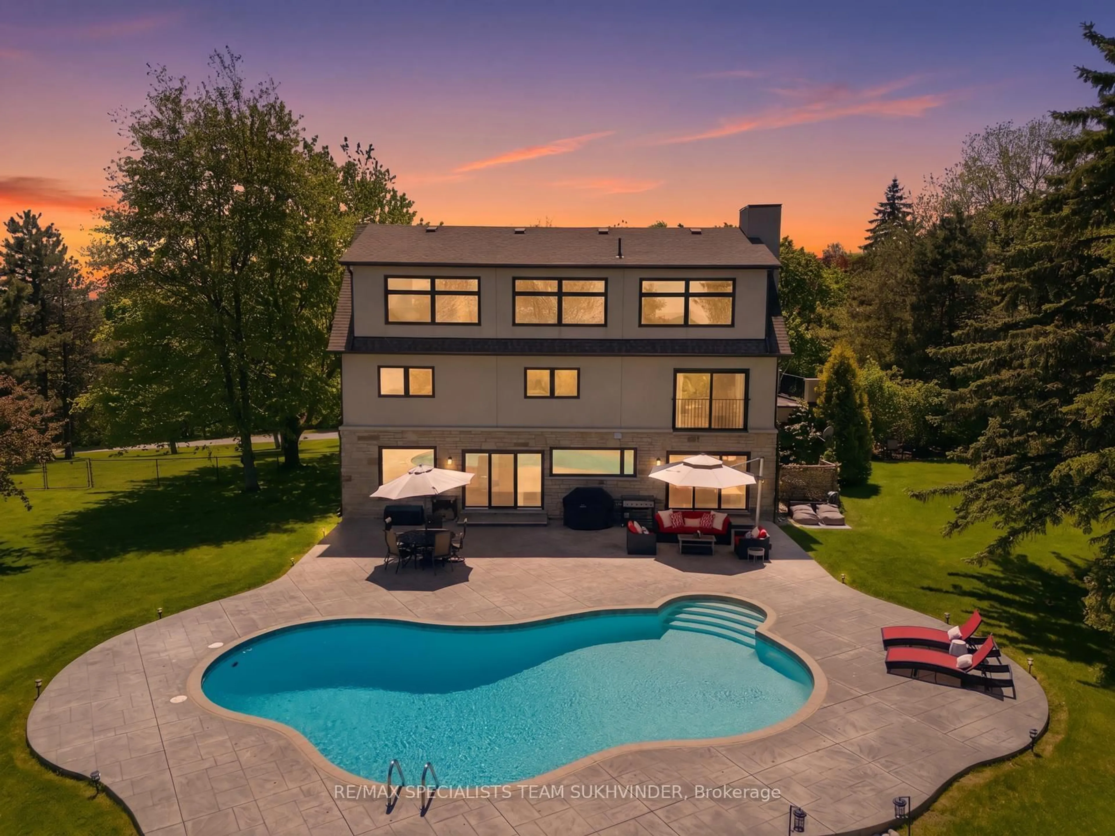 A pic from outside/outdoor area/front of a property/back of a property/a pic from drone, water/lake/river/ocean view for 15415 Clayhill Rd, Halton Hills Ontario L7G 4S8