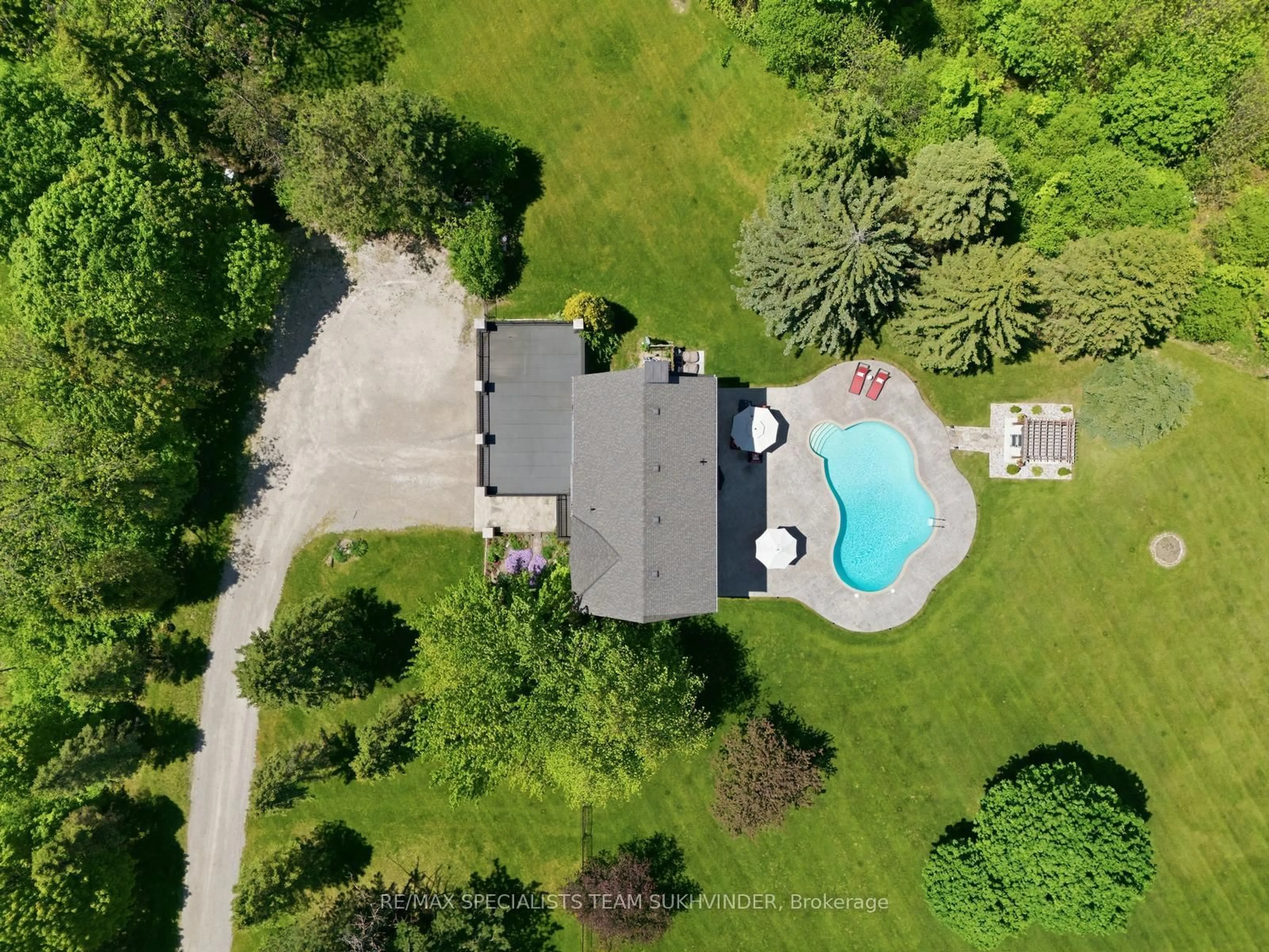 A pic from outside/outdoor area/front of a property/back of a property/a pic from drone, water/lake/river/ocean view for 15415 Clayhill Rd, Halton Hills Ontario L7G 4S8