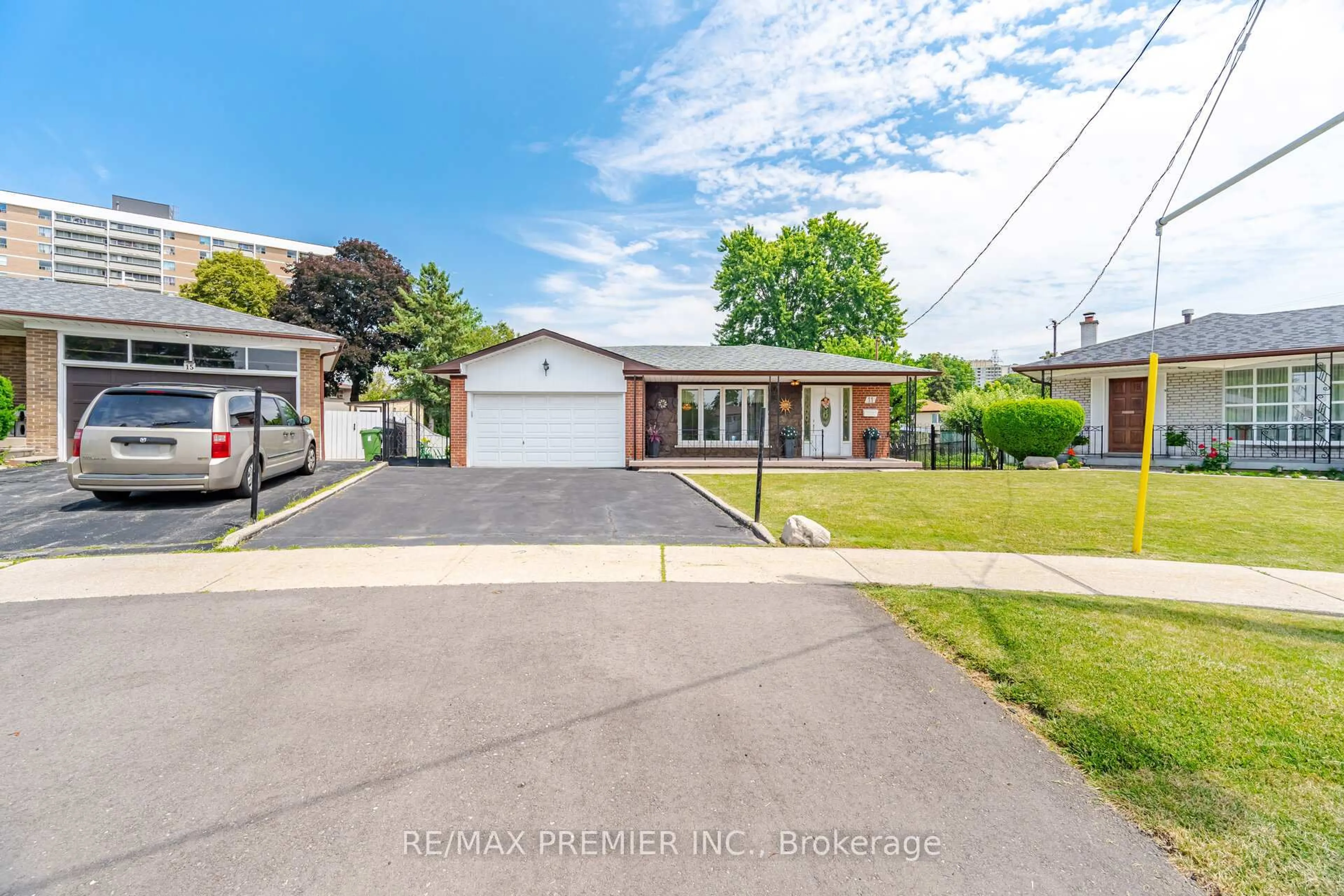 A pic from outside/outdoor area/front of a property/back of a property/a pic from drone, street for 11 Kinnie Crt, Toronto Ontario M3N 2S1