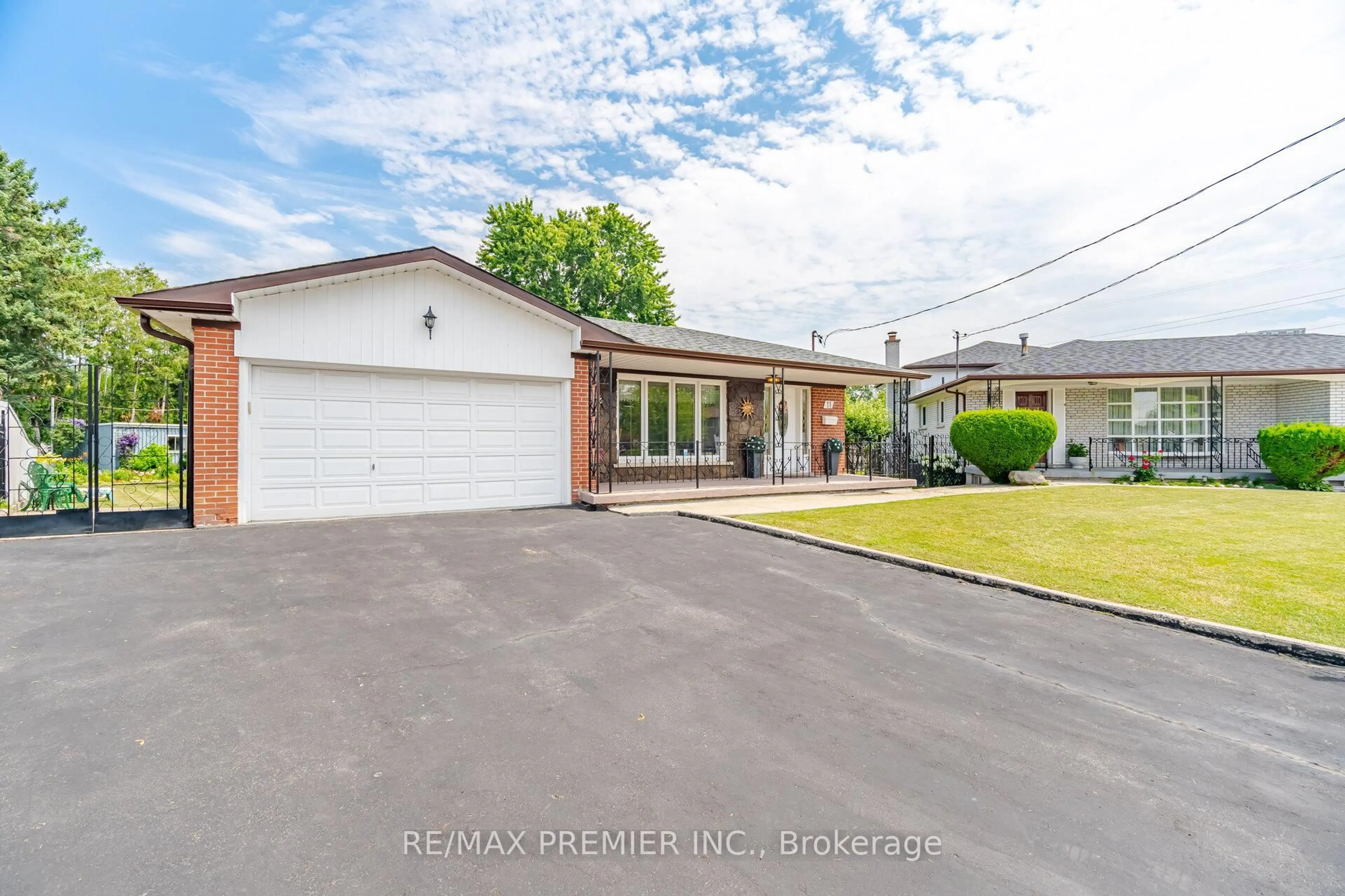 A pic from outside/outdoor area/front of a property/back of a property/a pic from drone, street for 11 Kinnie Crt, Toronto Ontario M3N 2S1