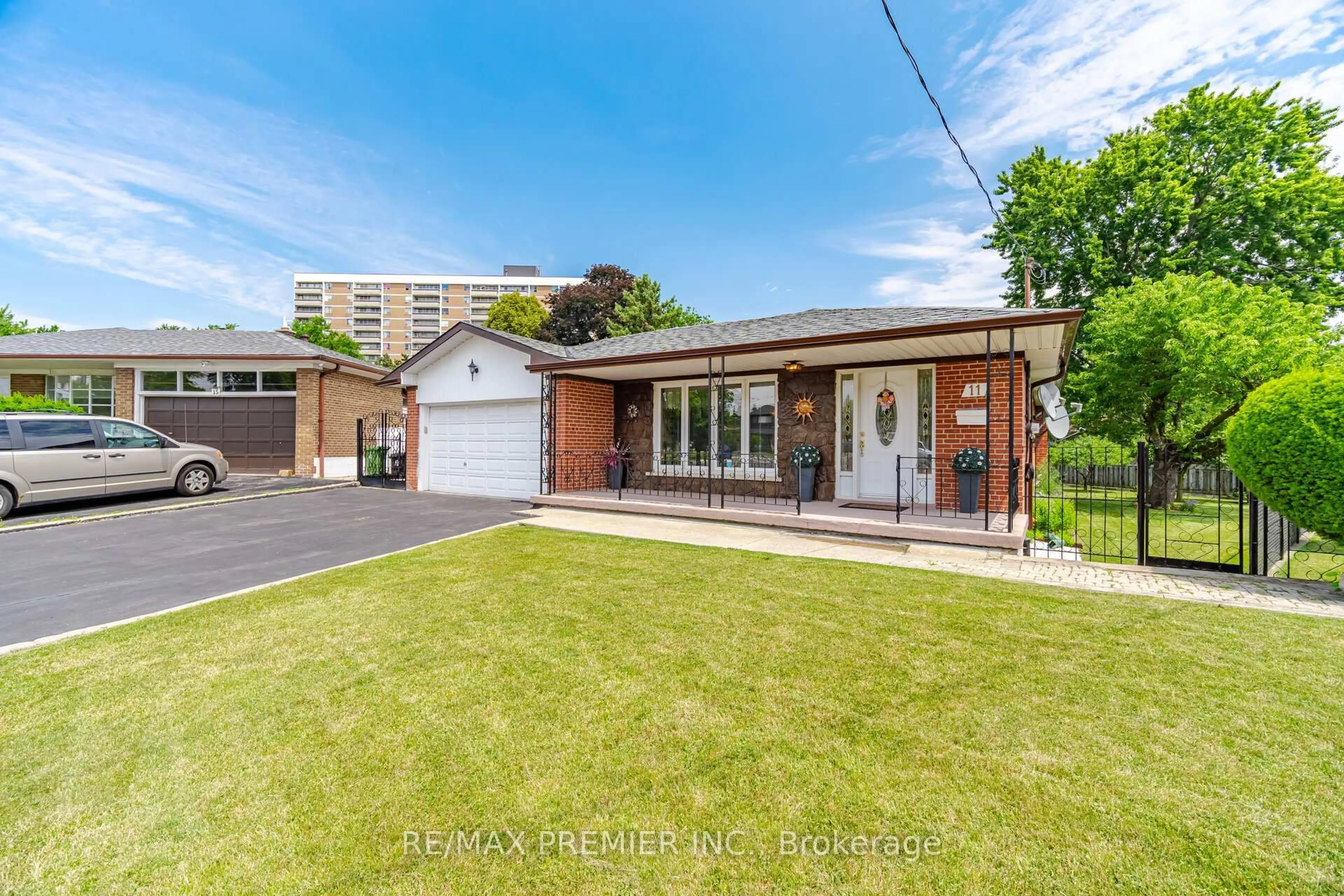 A pic from outside/outdoor area/front of a property/back of a property/a pic from drone, street for 11 Kinnie Crt, Toronto Ontario M3N 2S1