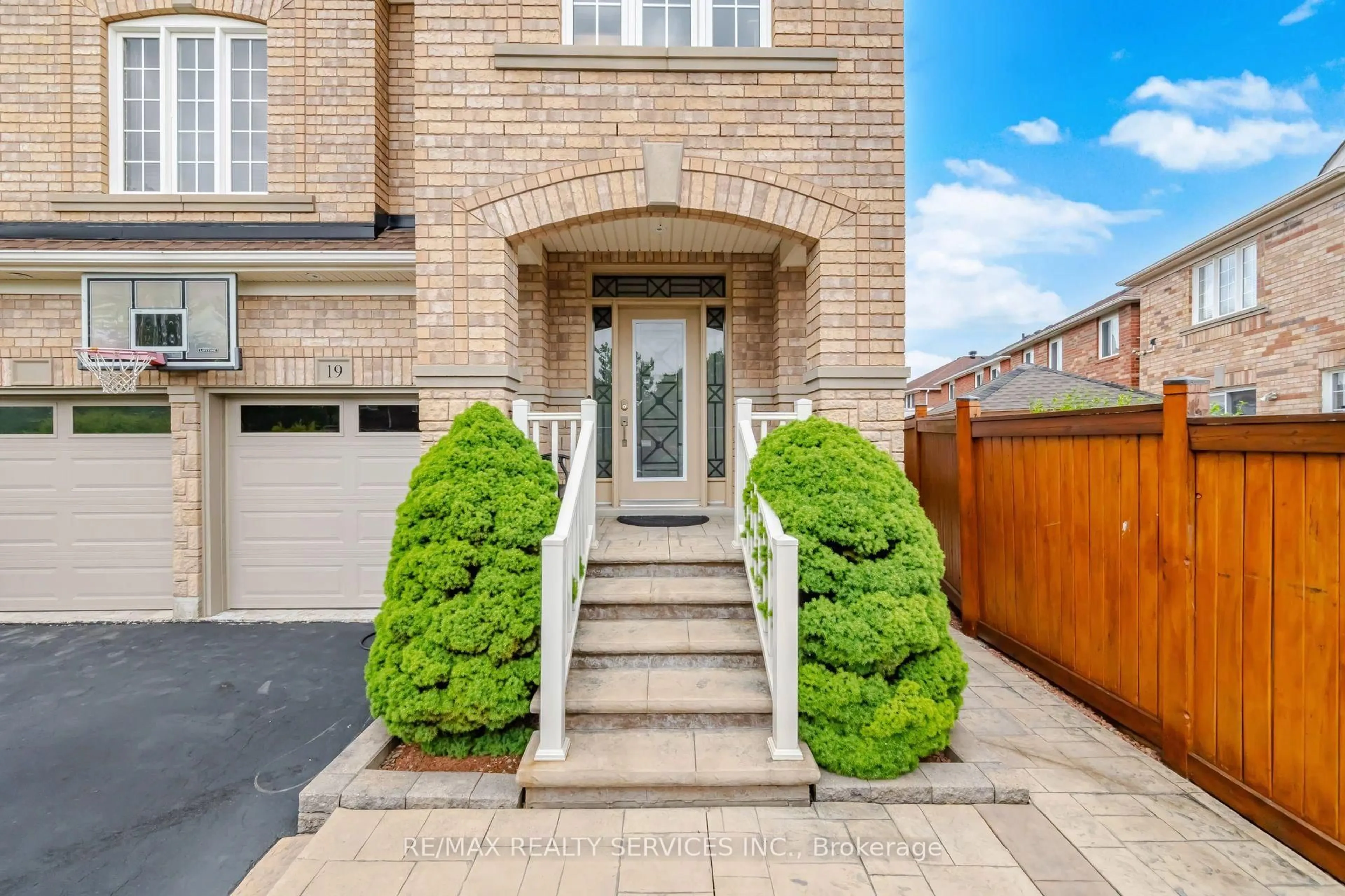 Unknown for 19 Thornbush Blvd, Brampton Ontario L7A 0K5