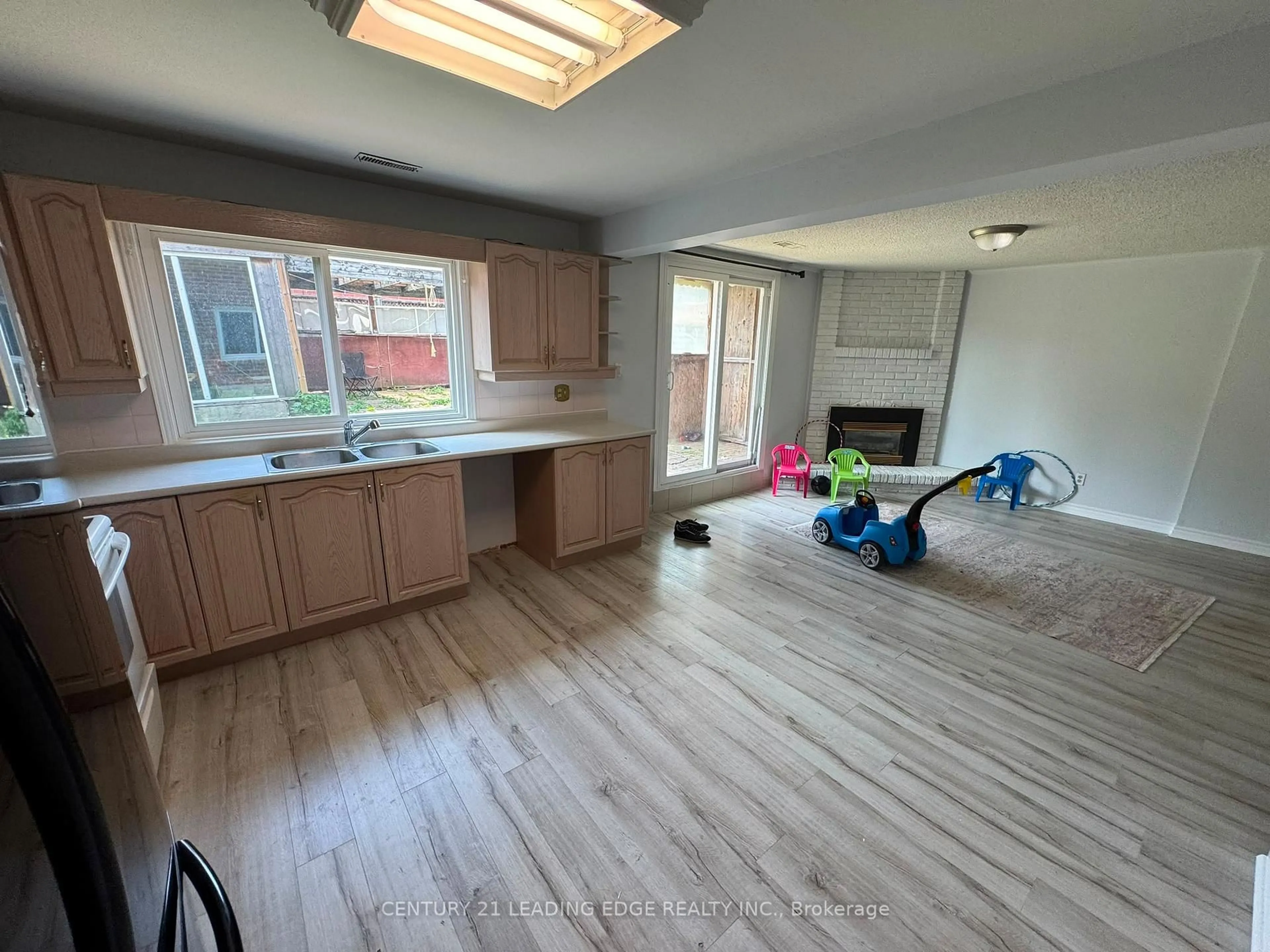 A pic of a room for 18 Clubhouse Crt, Toronto Ontario M3L 2K5