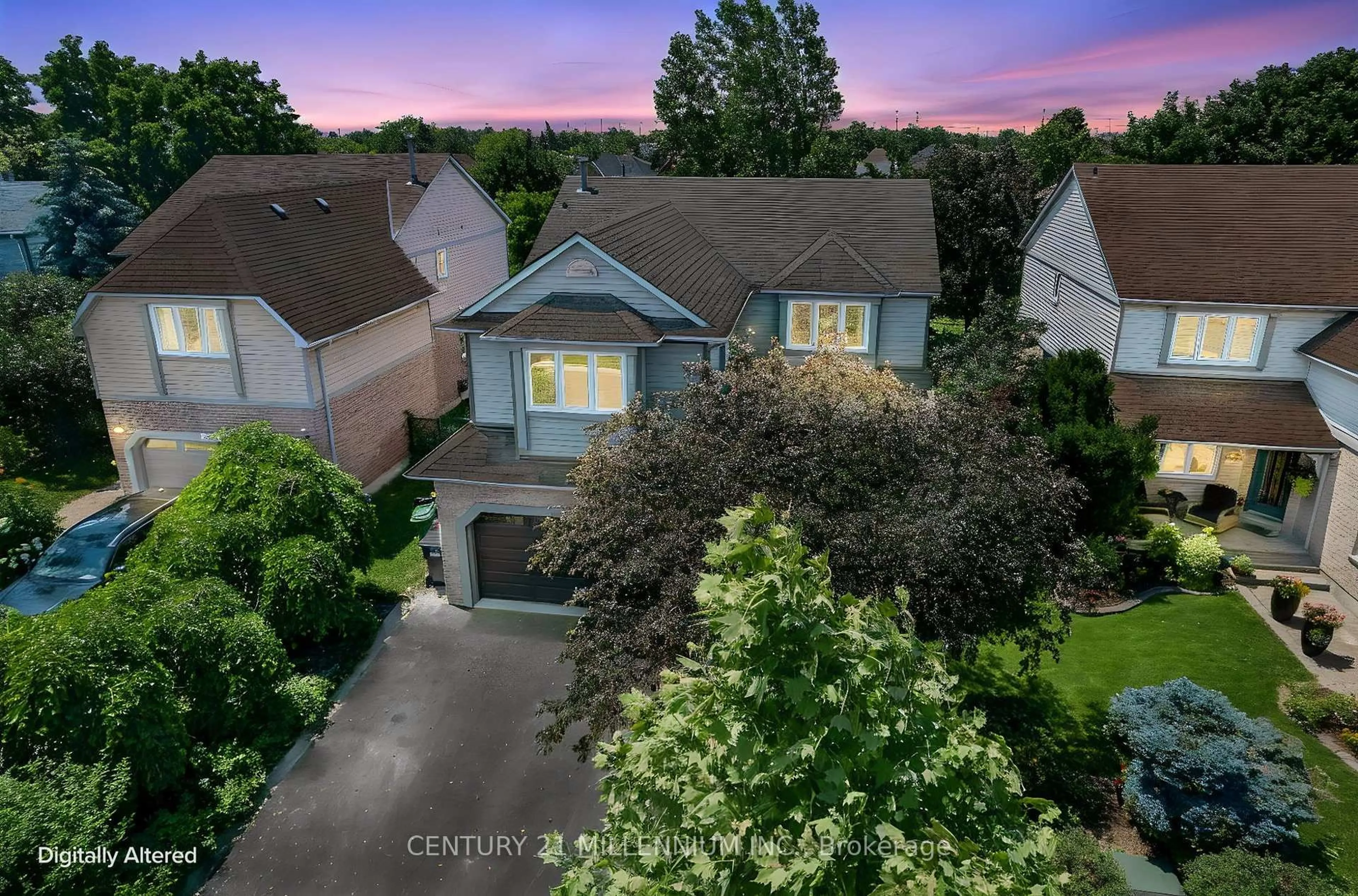 A pic from outside/outdoor area/front of a property/back of a property/a pic from drone, street for 7227 Windrush Crt, Mississauga Ontario L5N 6K1