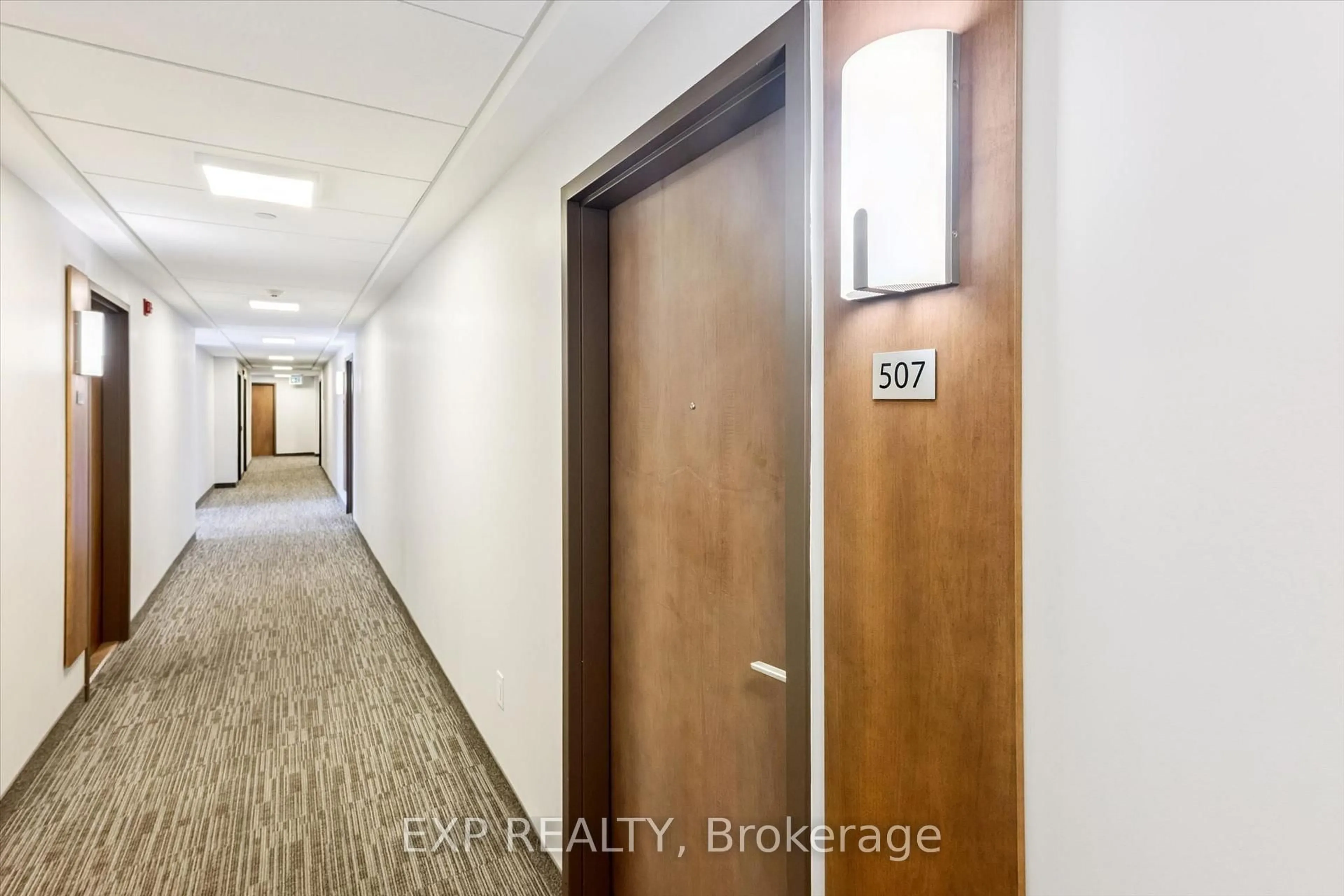 Indoor foyer for 340 plains Rd, Burlington Ontario L7T 0C2