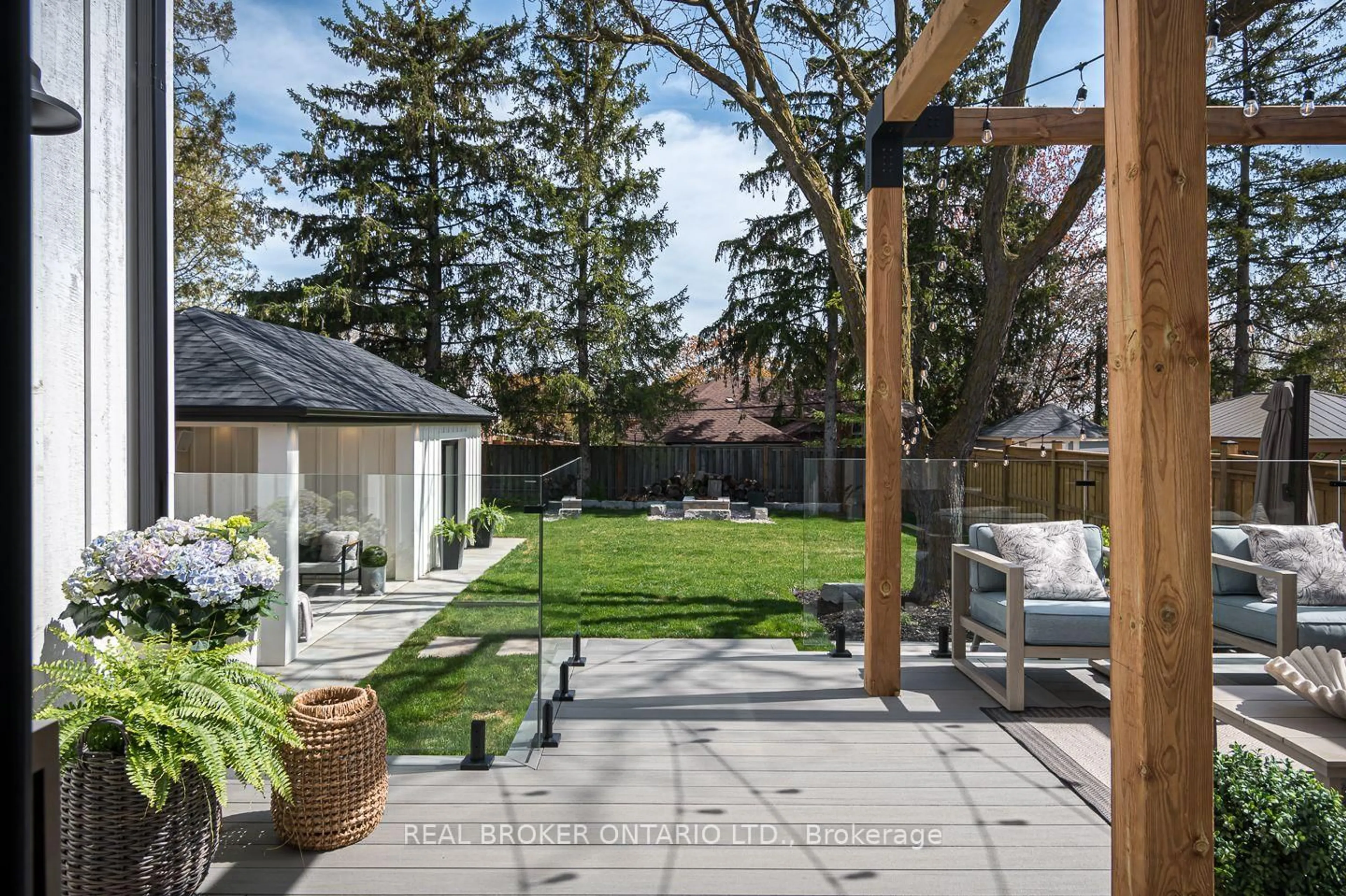 Patio, street for 307 Martin St, Milton Ontario L9T 2R7