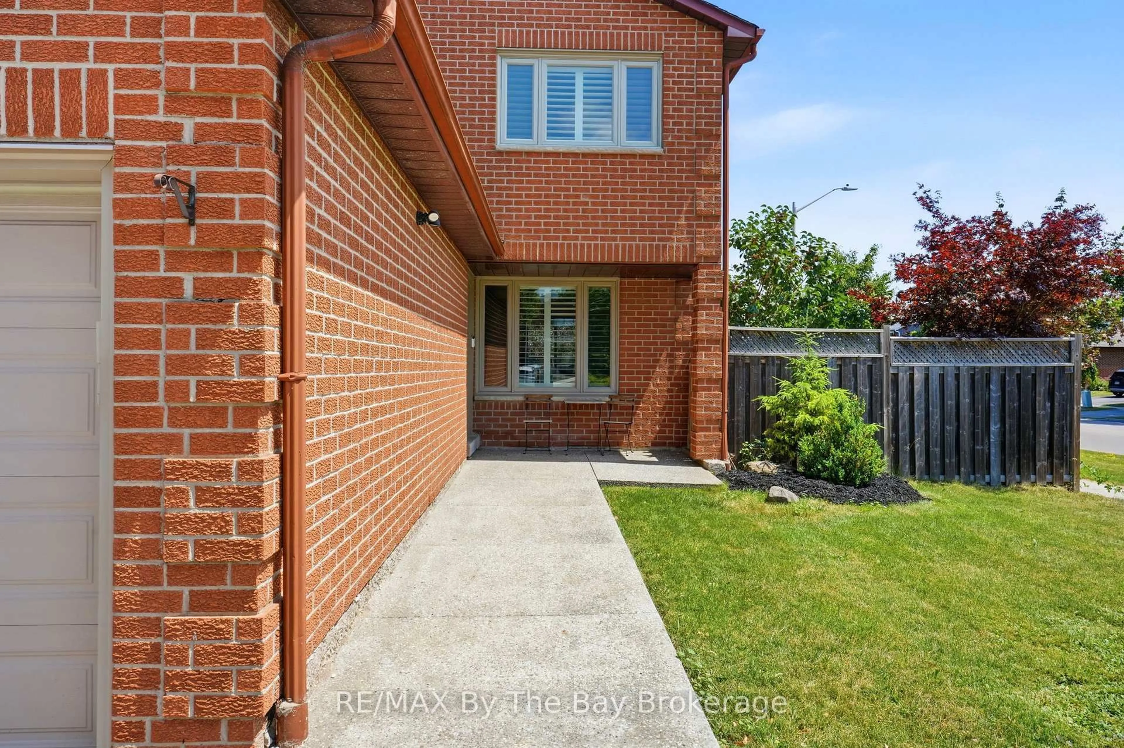 Home with brick exterior material, street for 291 Woodlawn Cres, Milton Ontario L9T 4V8