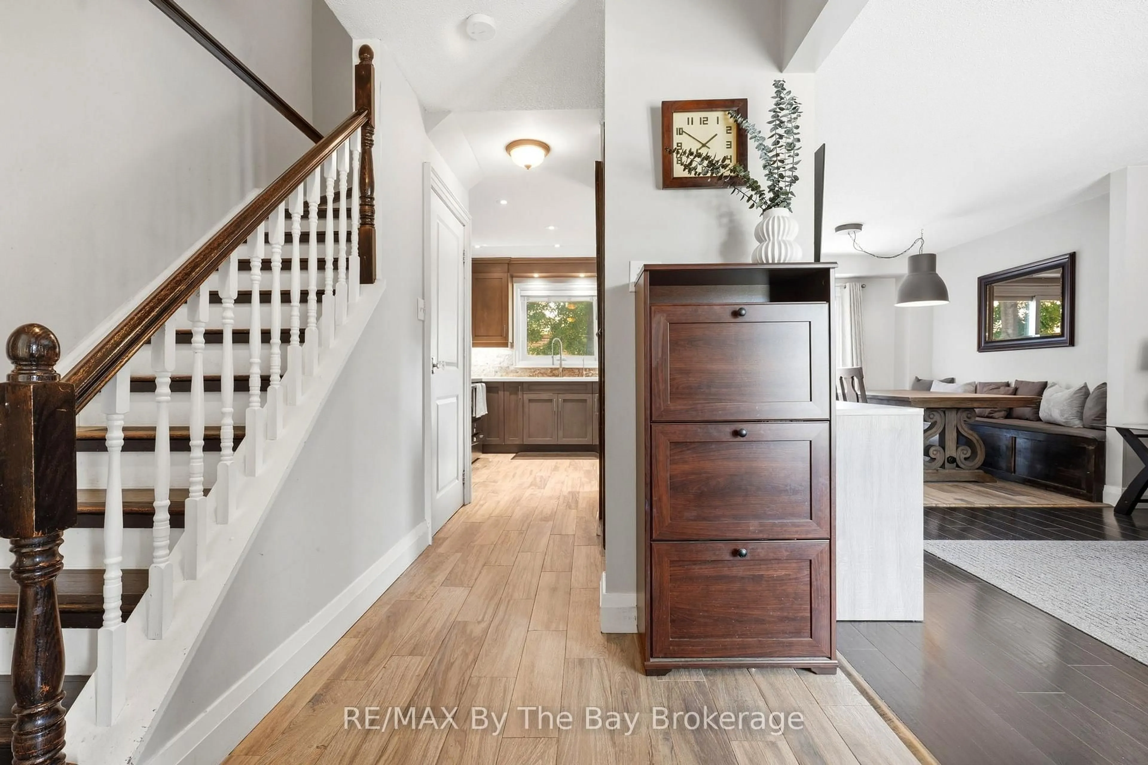Indoor entryway for 291 Woodlawn Cres, Milton Ontario L9T 4V8