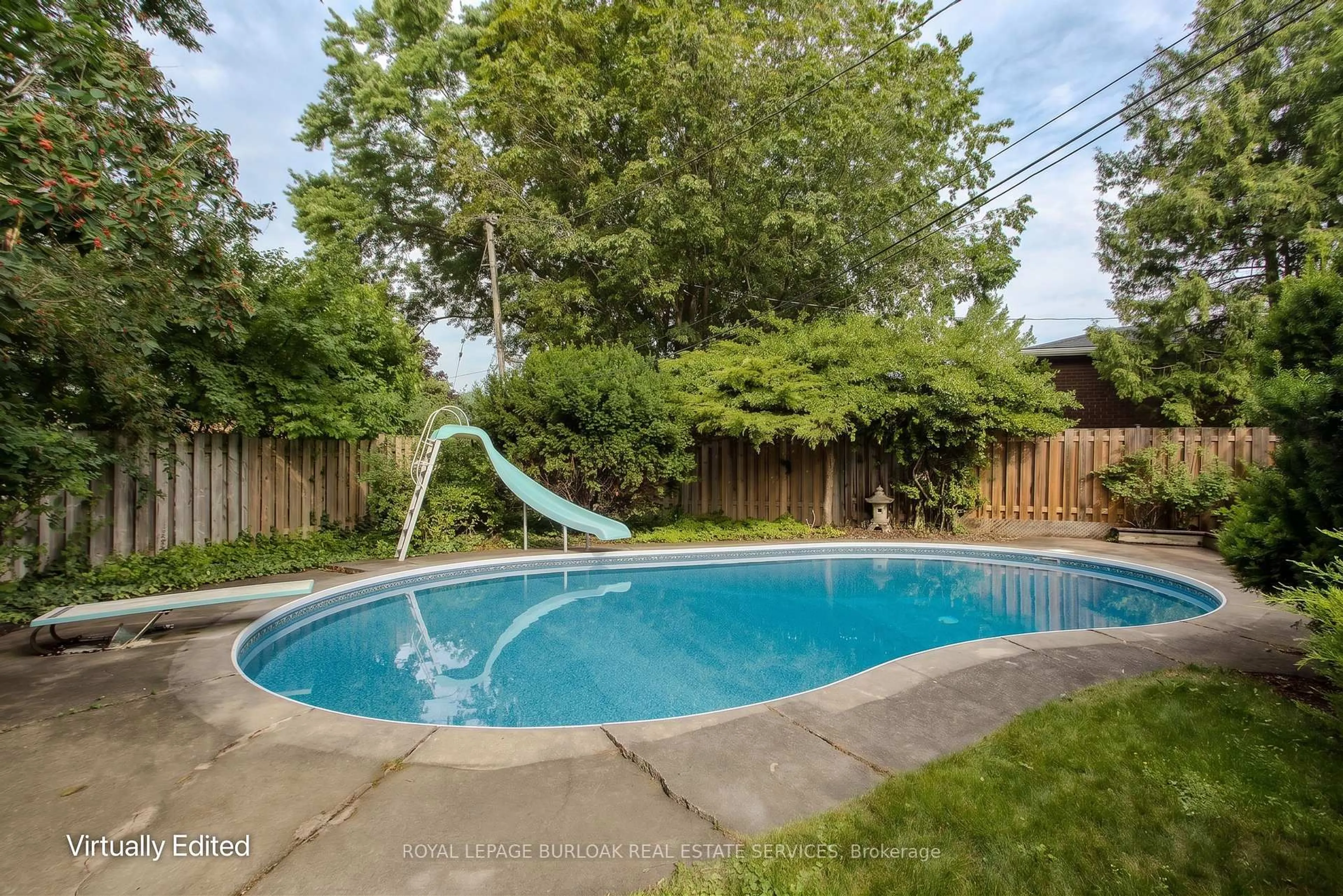 Pool for 342 Bryant Cres, Burlington Ontario L7L 3Z5