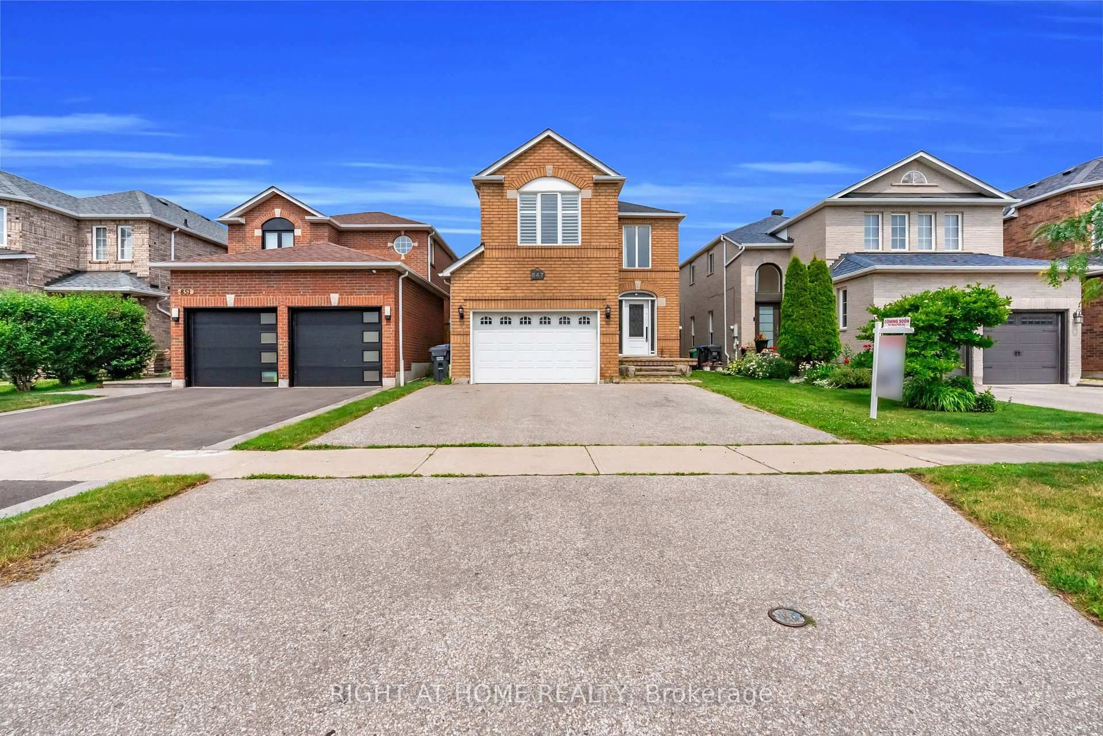 Home with brick exterior material, street for 847 Stonebridge Ave, Mississauga Ontario L5V 2L1