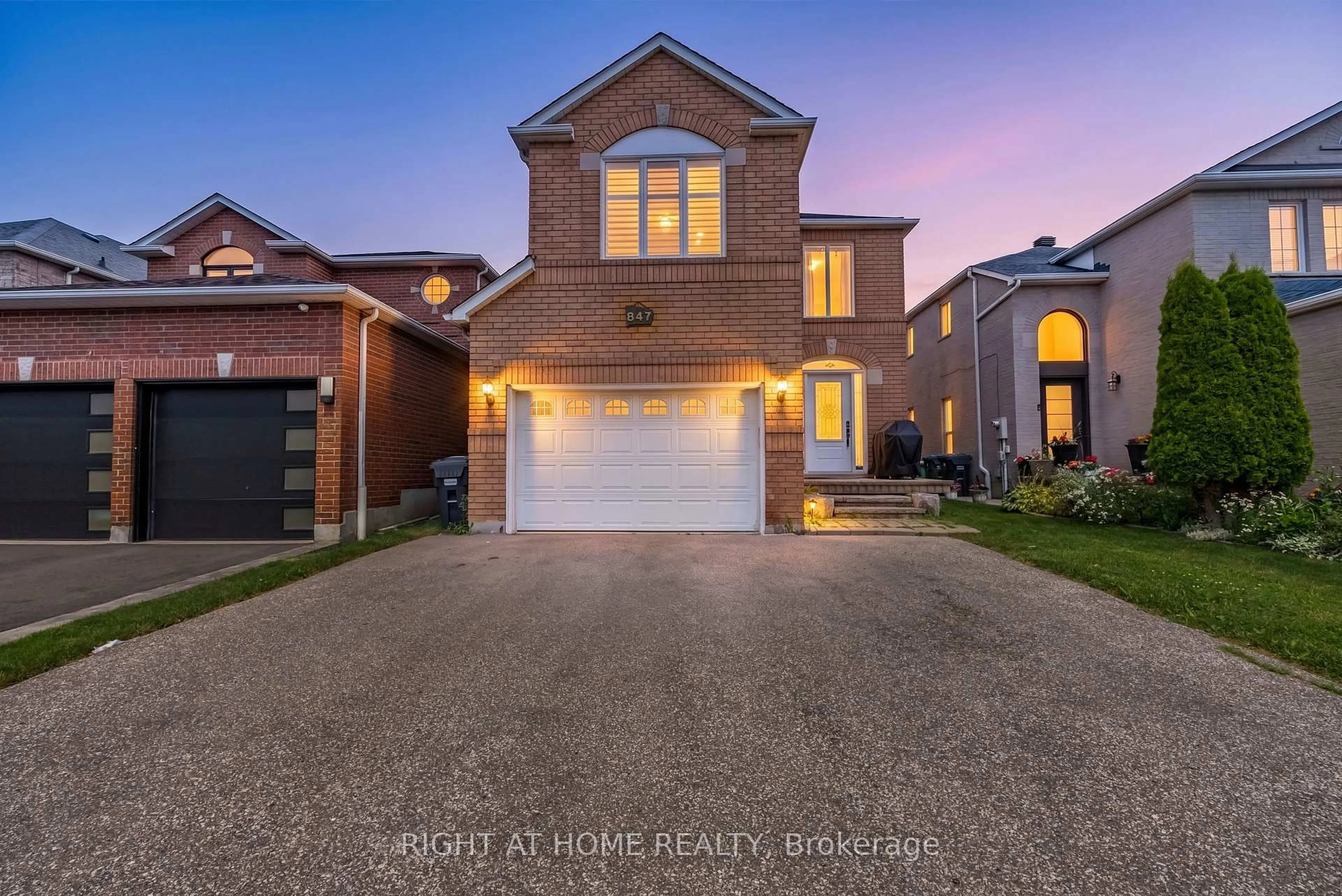 Home with brick exterior material, street for 847 Stonebridge Ave, Mississauga Ontario L5V 2L1