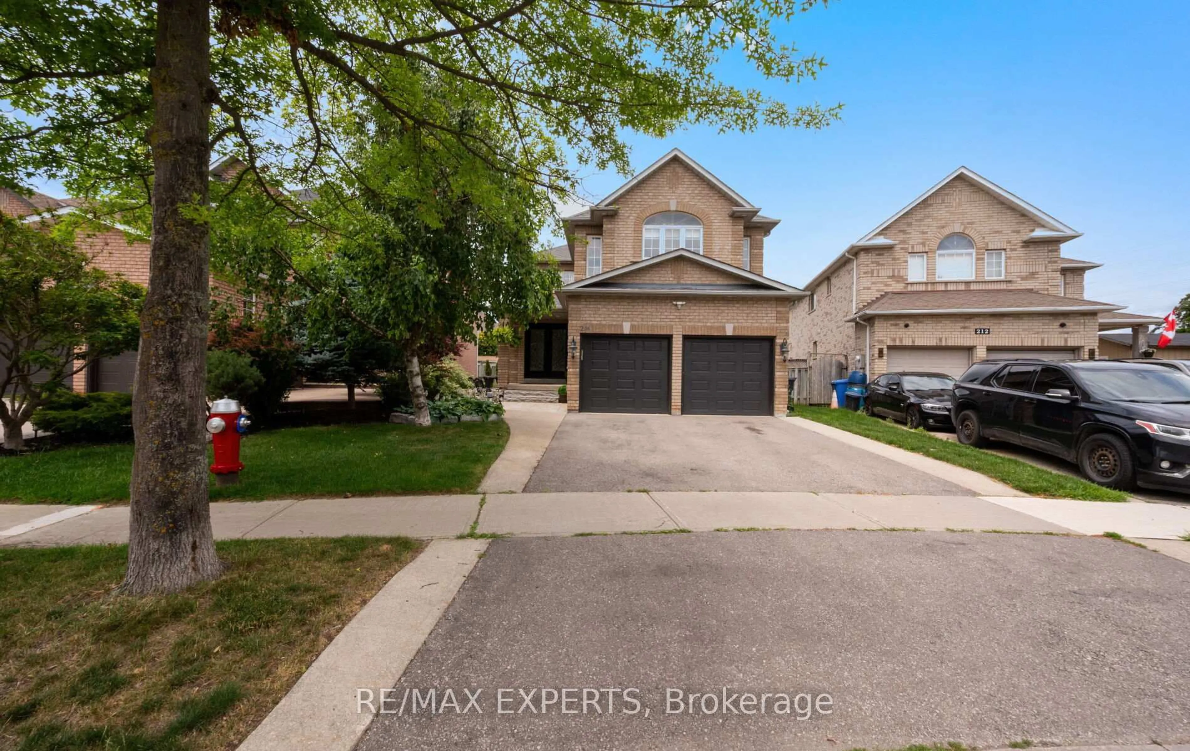 A pic from outside/outdoor area/front of a property/back of a property/a pic from drone, street for 214 Waterbury St, Caledon Ontario L7E 2H9