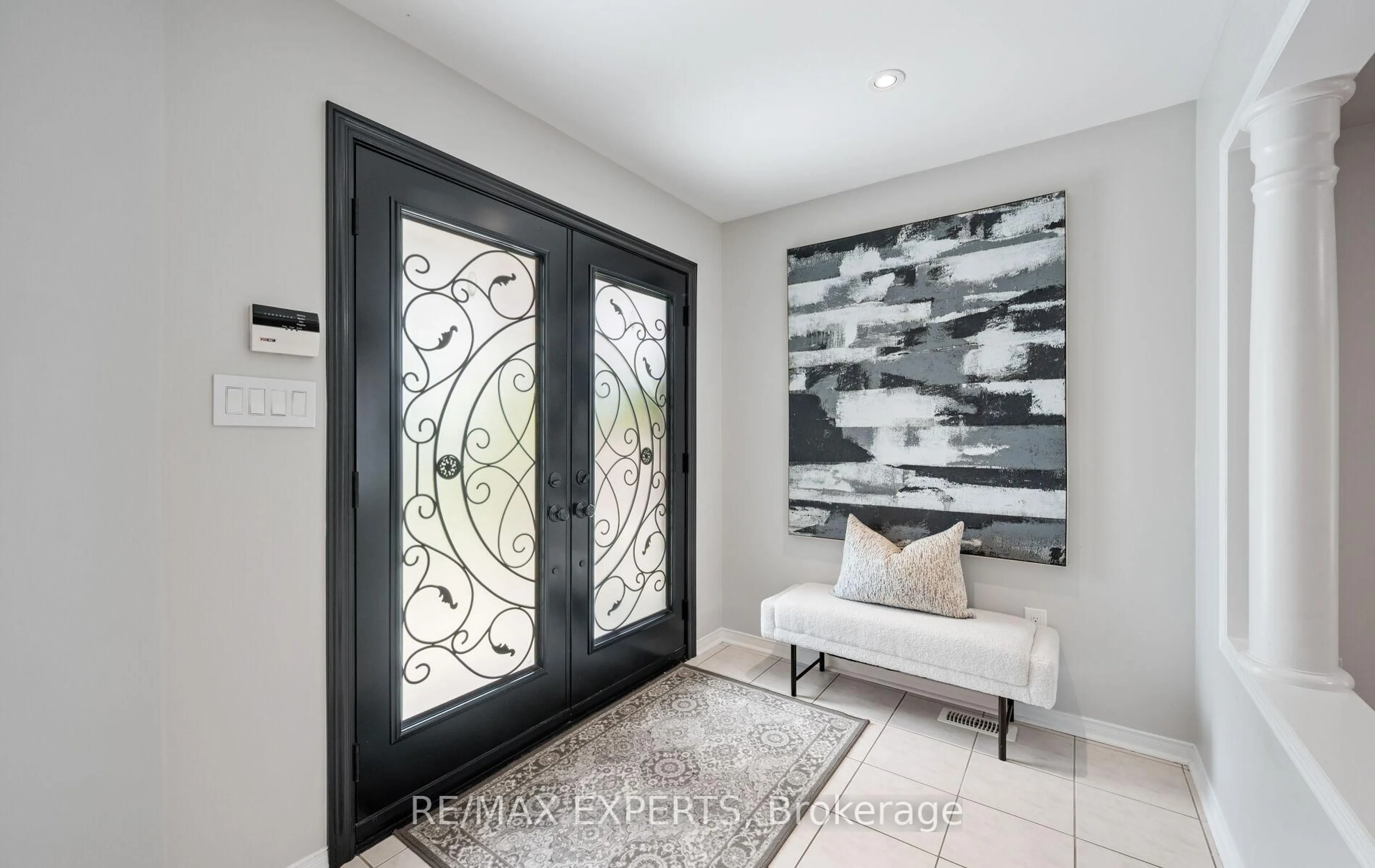 Indoor entryway for 214 Waterbury St, Caledon Ontario L7E 2H9