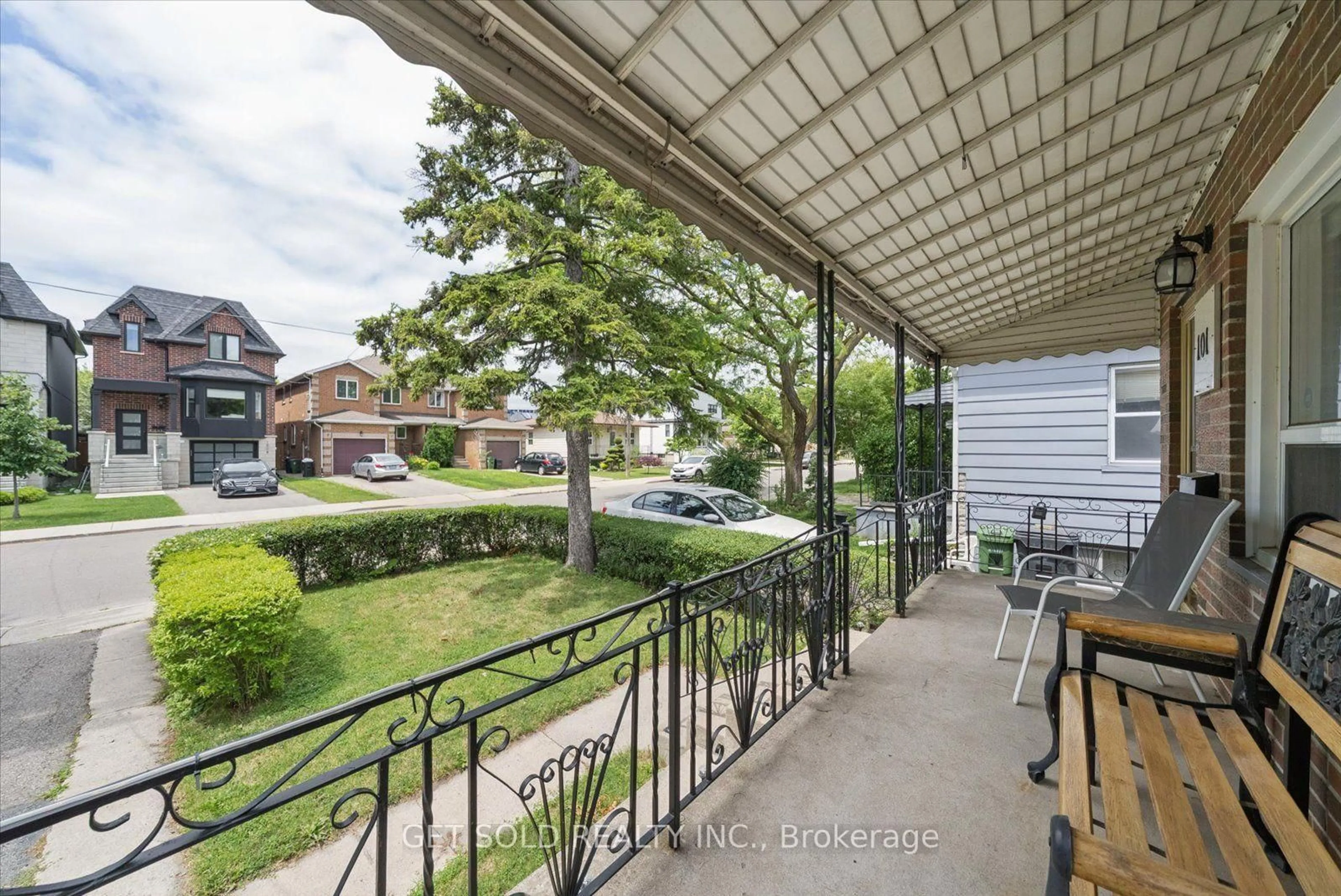 Patio, street for 101 Seventeenth St, Toronto Ontario M8V 3K5