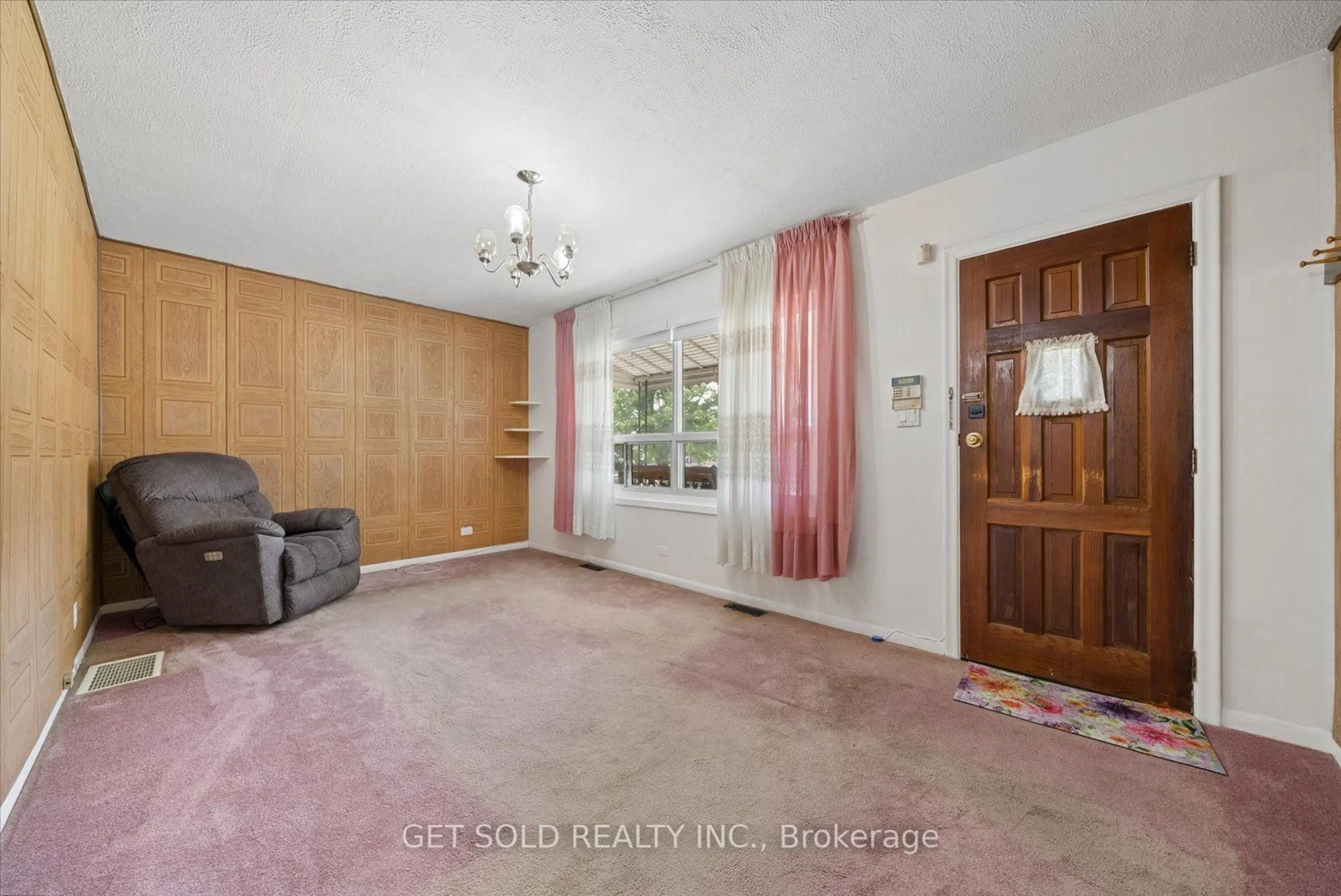 A pic of a room for 101 Seventeenth St, Toronto Ontario M8V 3K5