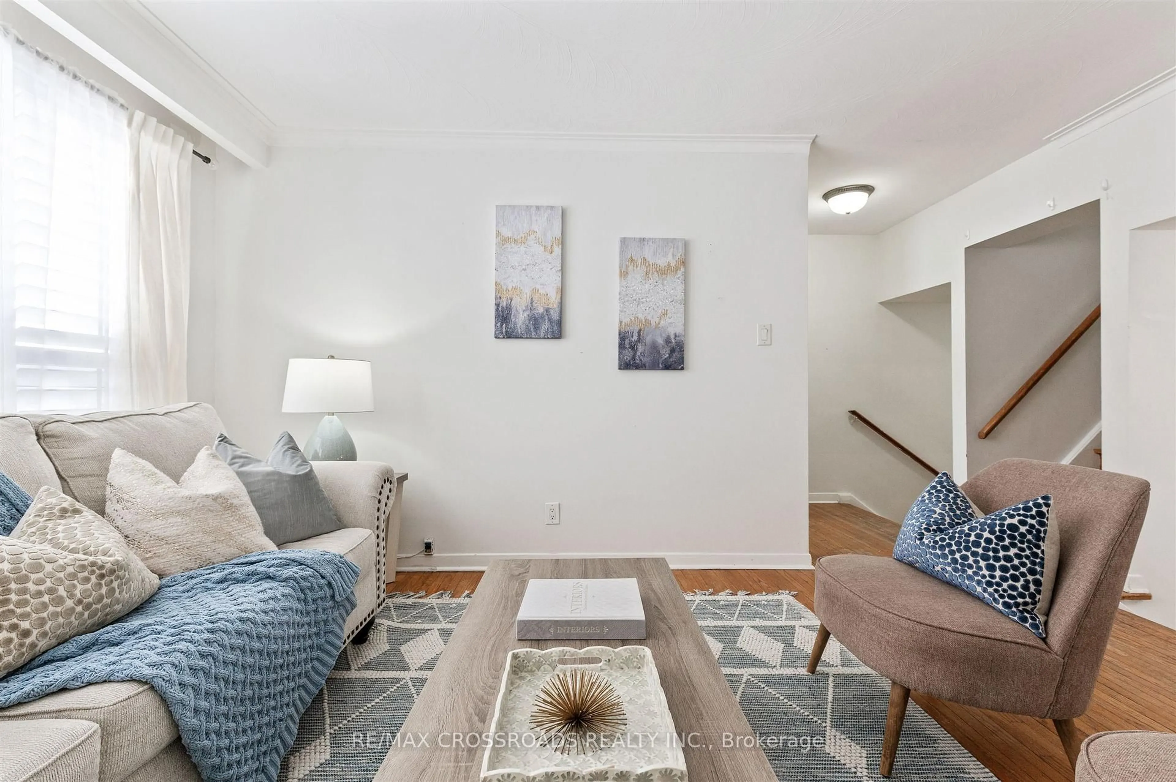 Living room with furniture, unknown for 98 Willowridge Rd, Toronto Ontario M9R 3Z4