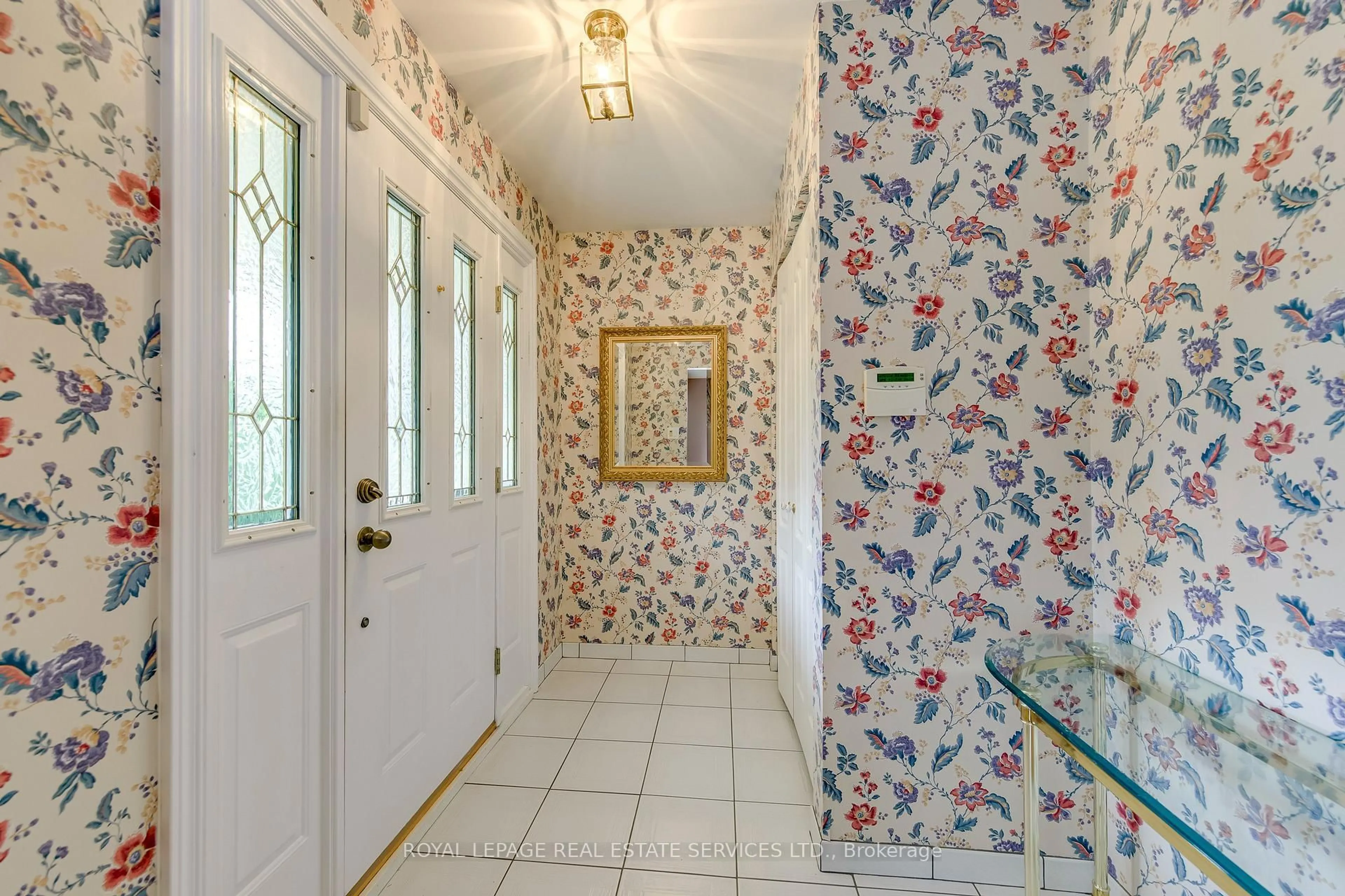 Indoor entryway for 14 Governor Grove Cres, Brampton Ontario L6Y 1A6