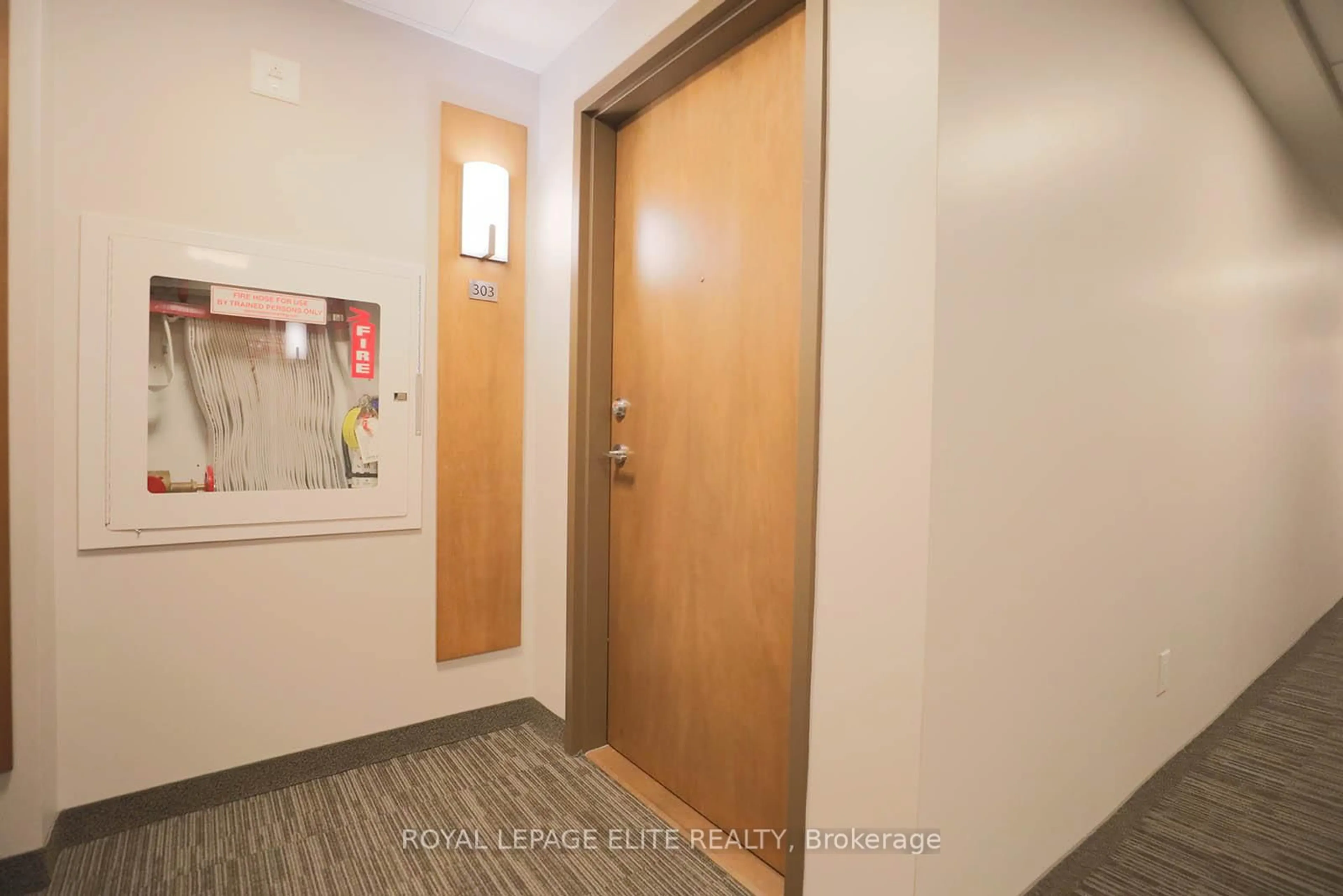 Indoor foyer for 340 Plains Rd #303, Burlington Ontario L7T 2C8