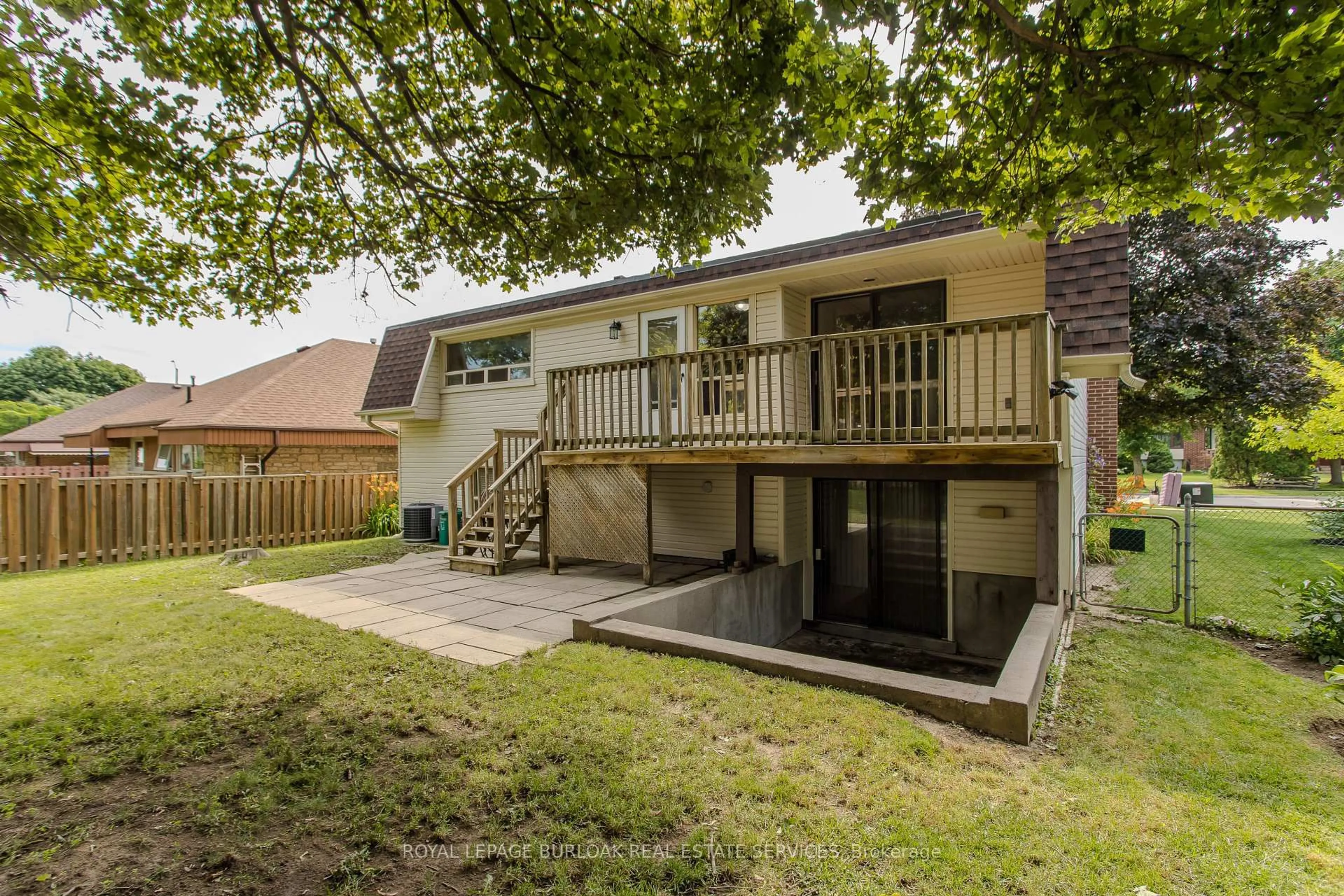 Patio, street for 2915 Saint Malo Circ, Mississauga Ontario L5N 1S8