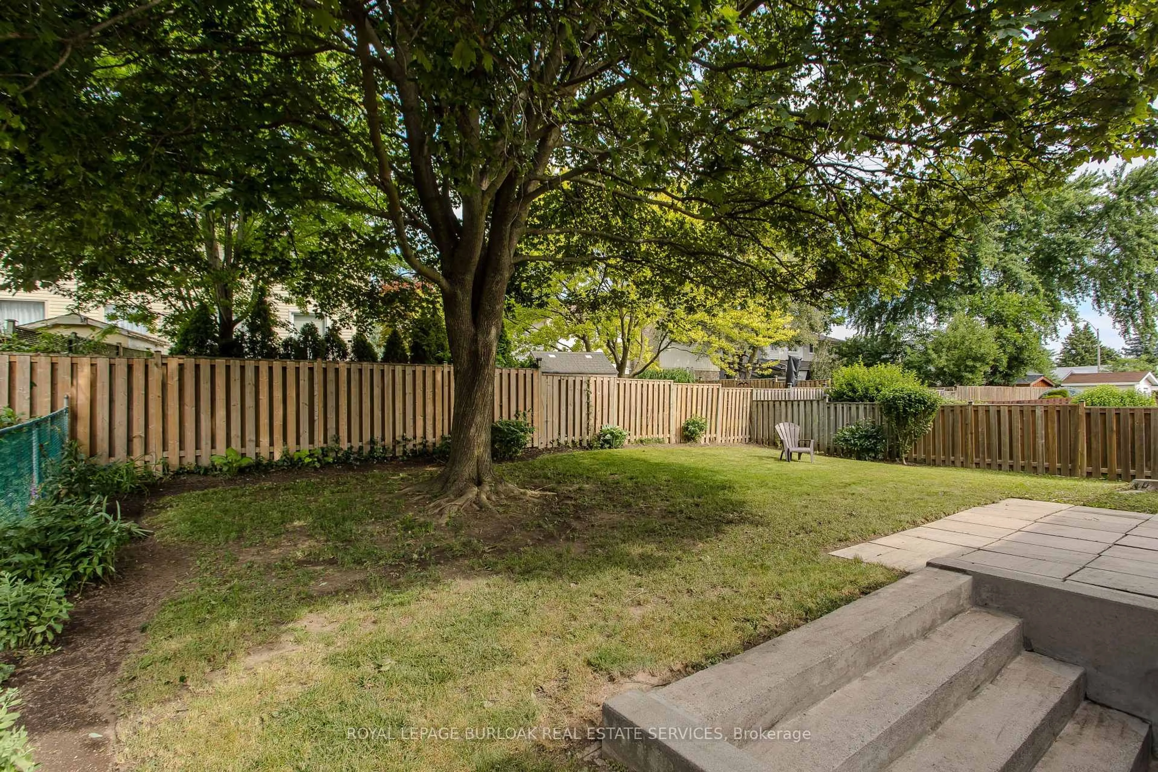 Patio, street for 2915 Saint Malo Circ, Mississauga Ontario L5N 1S8