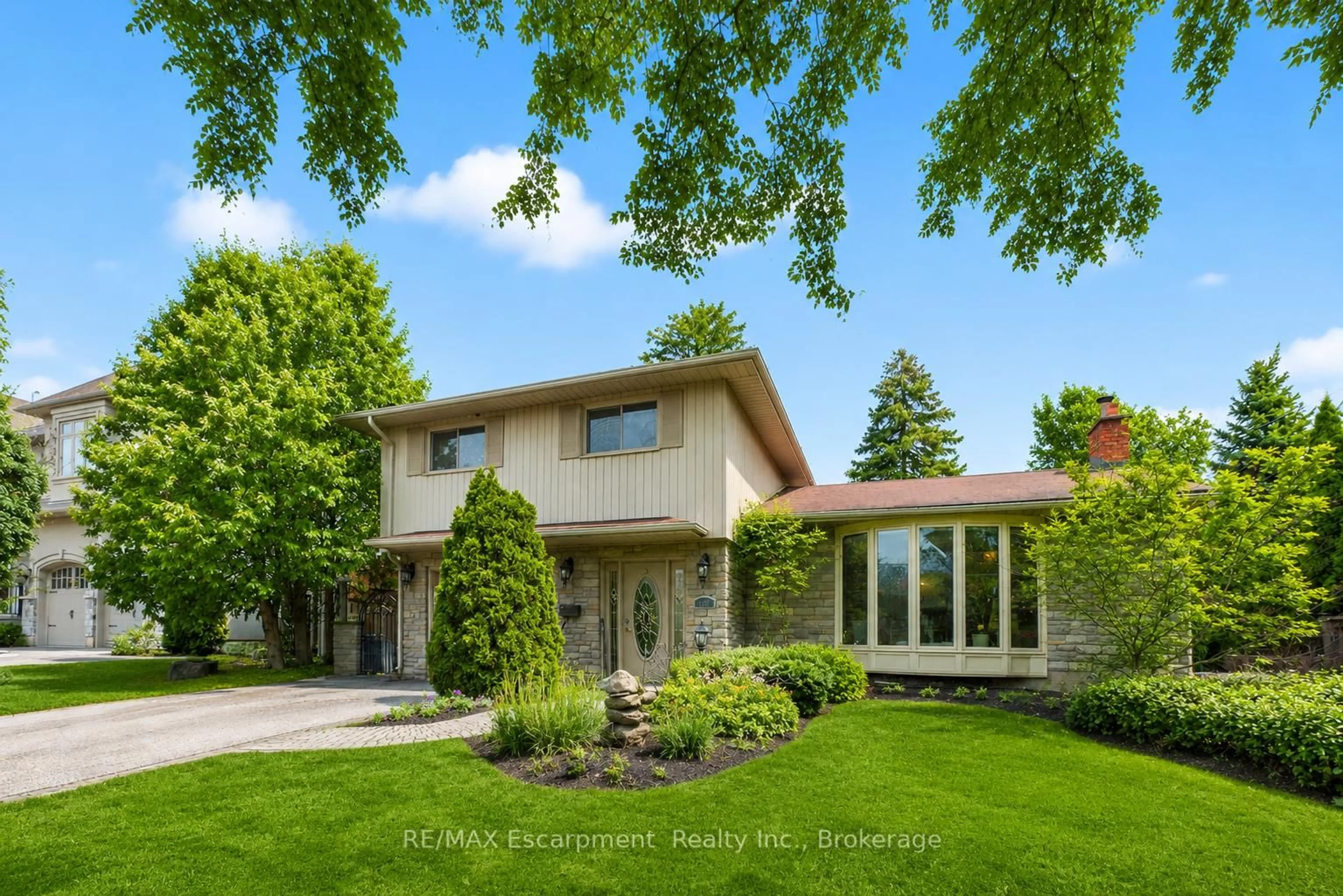 Home with brick exterior material, street for 195 Wilton St, Burlington Ontario L7N 1V8