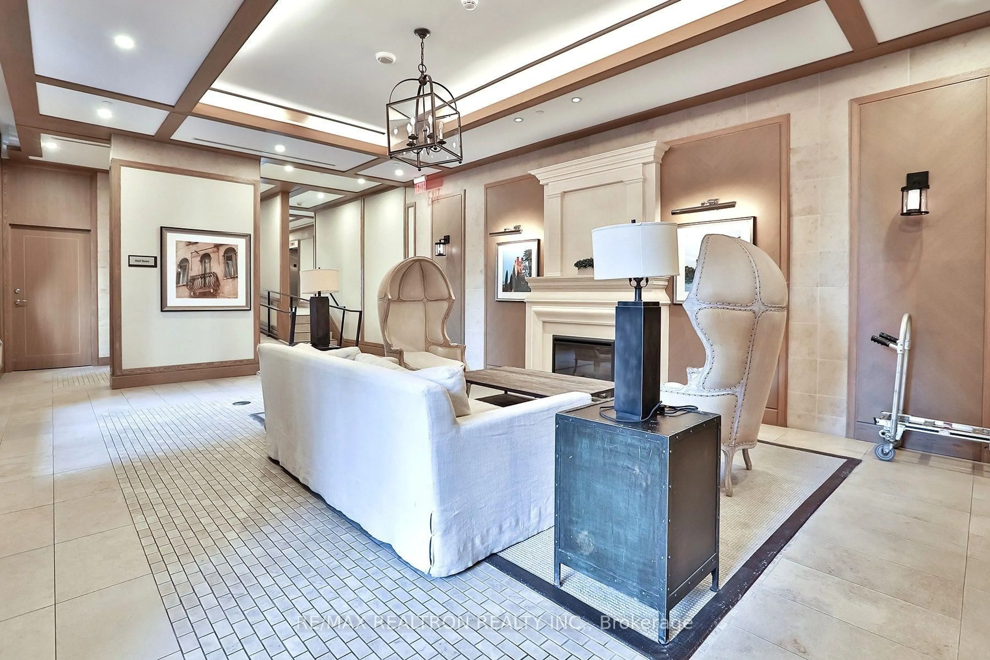 Indoor foyer for 830 Lawrence Ave #1612, Toronto Ontario M6A 0B6