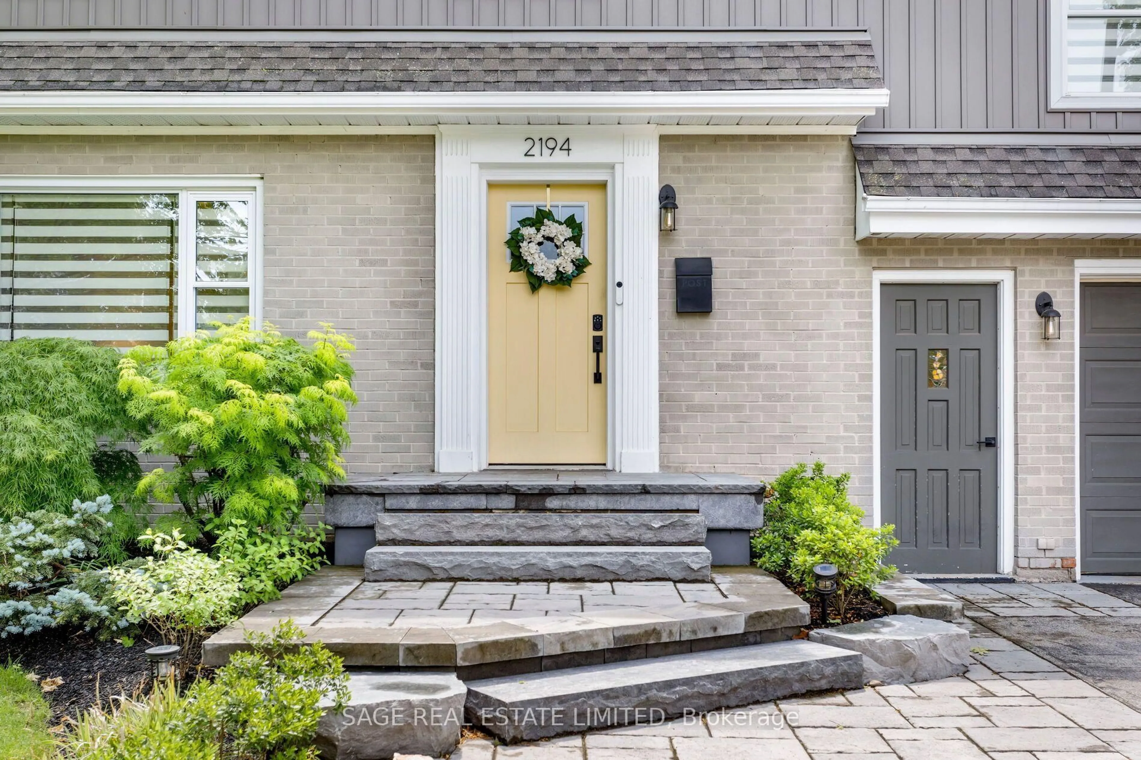 Unknown for 2194 Yorkshire Cres, Burlington Ontario L7R 1V7