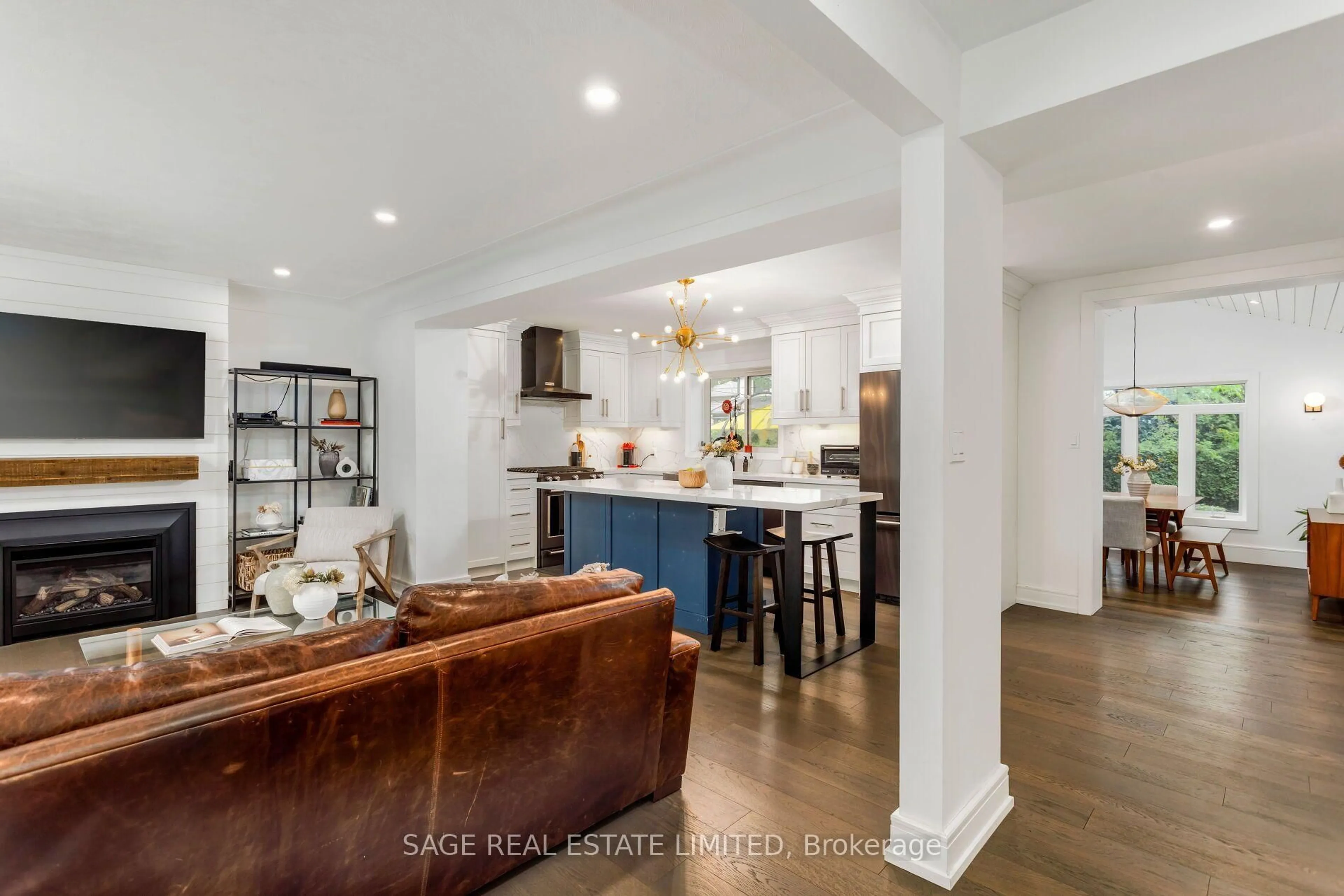 Open concept kitchen, unknown for 2194 Yorkshire Cres, Burlington Ontario L7R 1V7