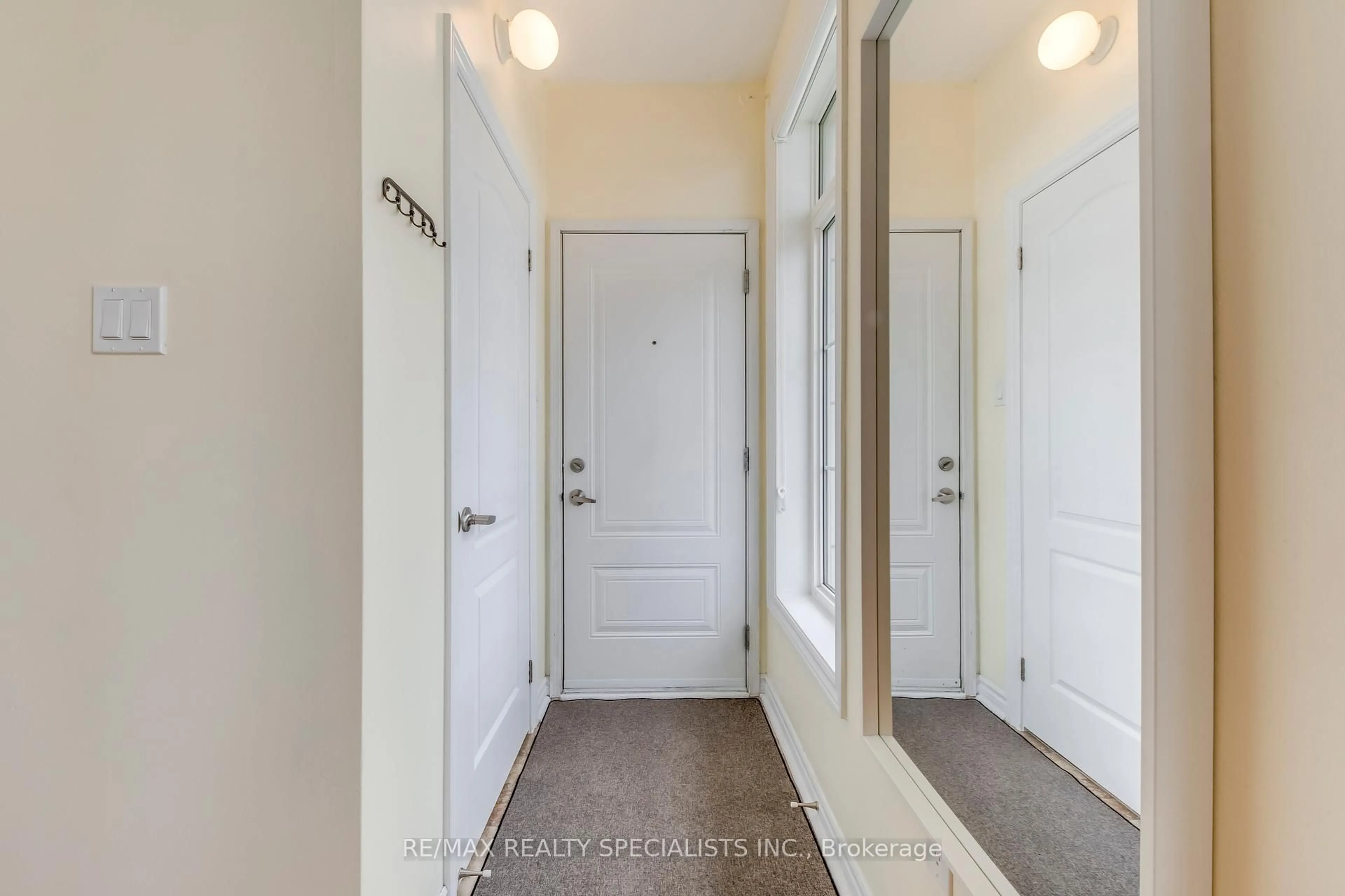 Indoor entryway for 57 Armdale Rd #52, Mississauga Ontario L4Z 0C7