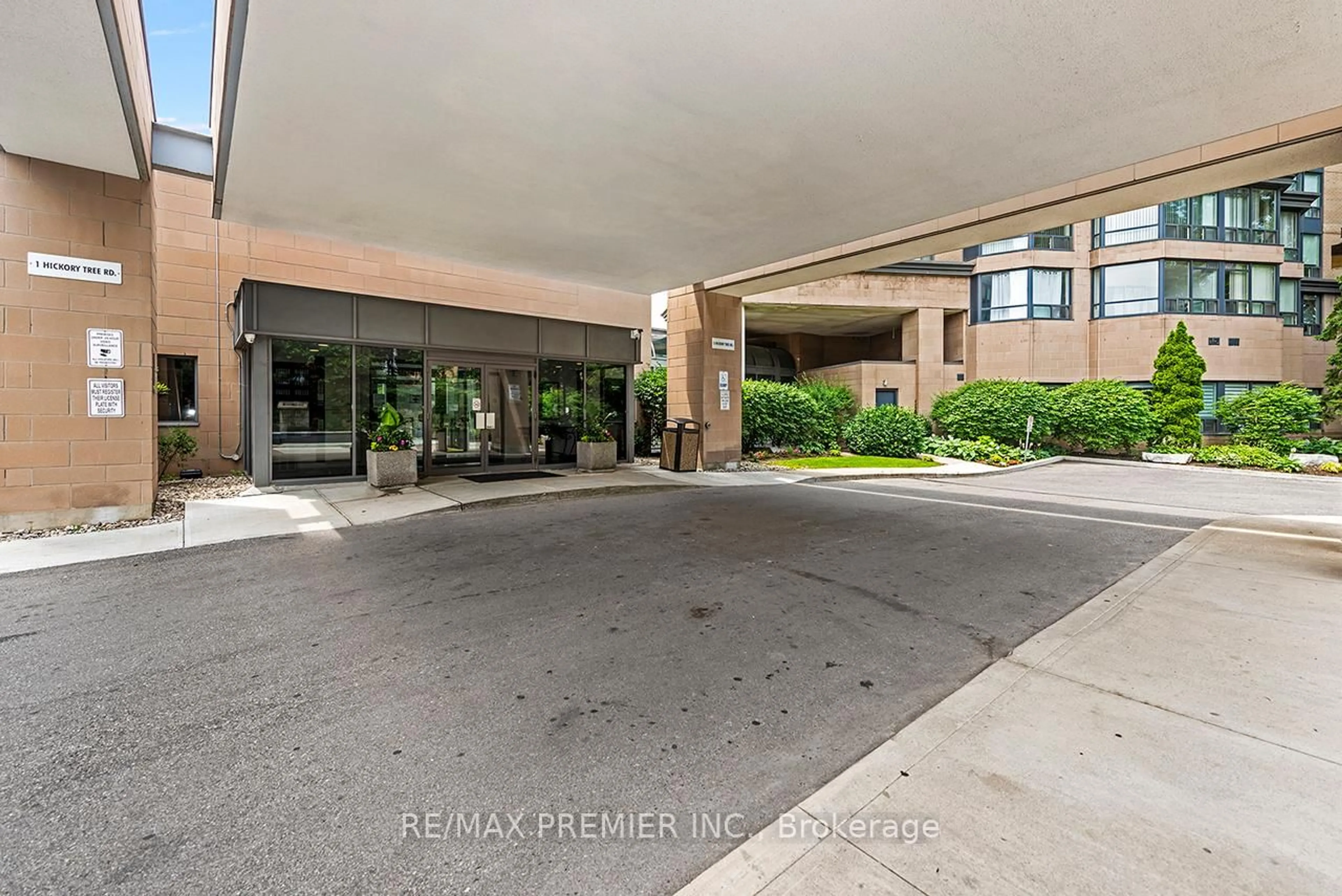 Indoor foyer for 1 Hickory Tree Rd #1504, Toronto Ontario M9N 3W4