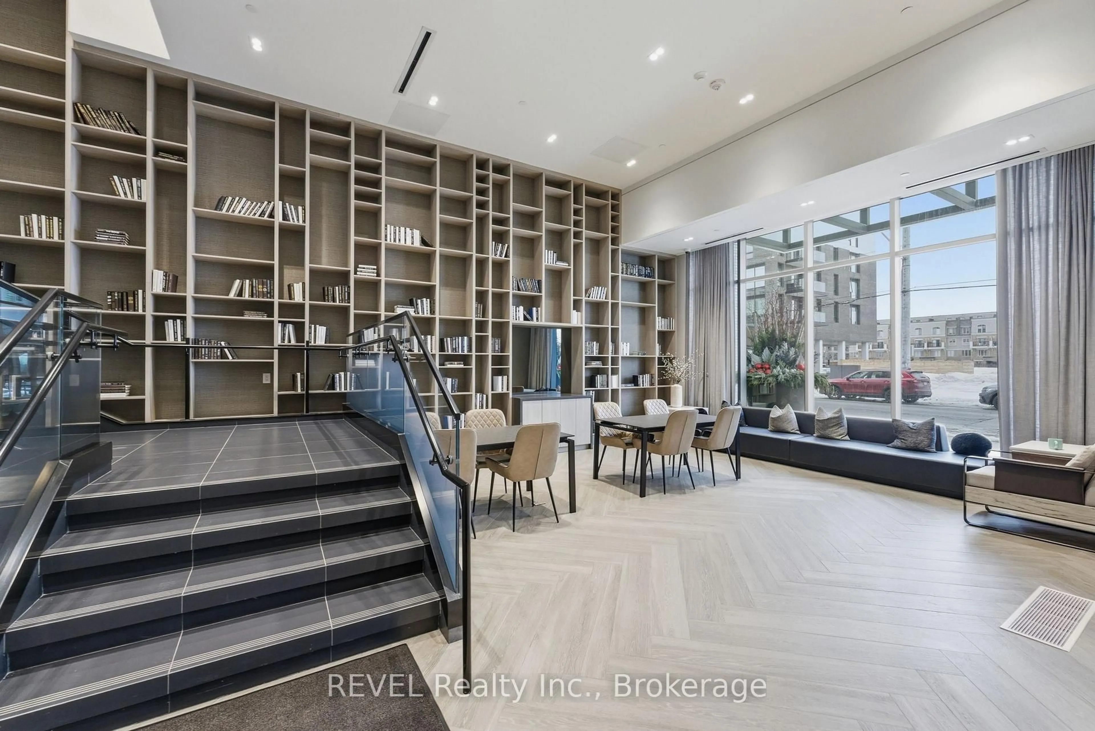 Indoor foyer for 2450 Old Bronte Rd #405, Oakville Ontario L6M 5P6