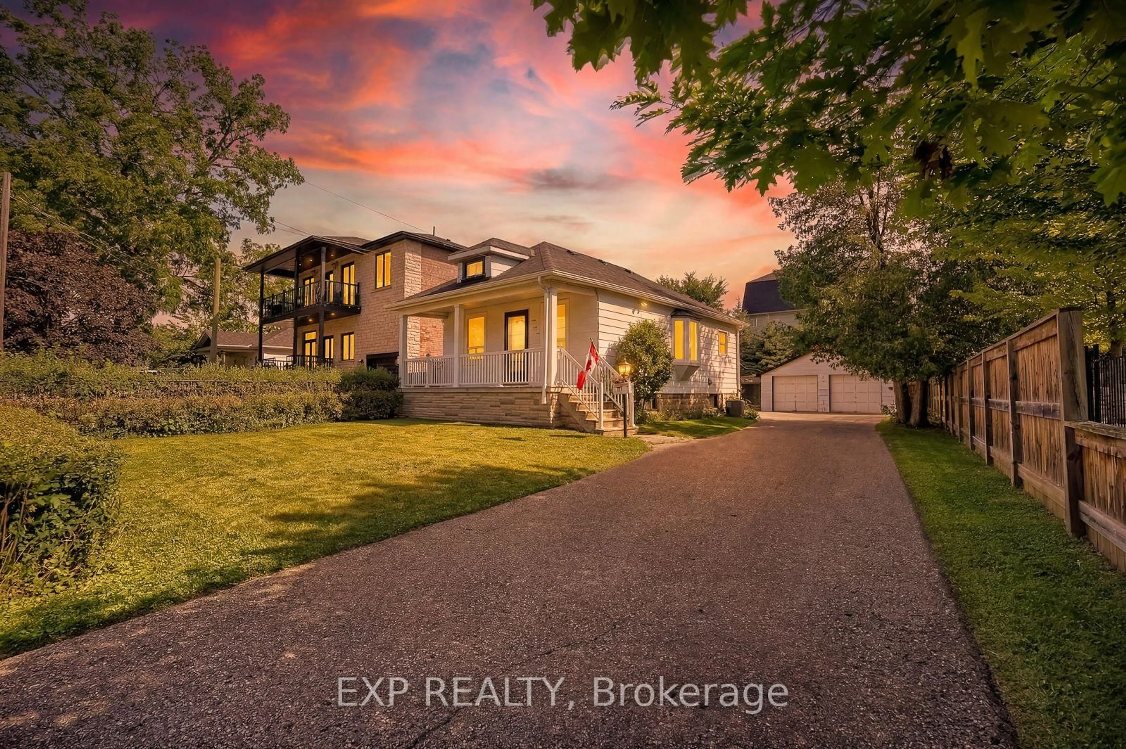 A pic from outside/outdoor area/front of a property/back of a property/a pic from drone, street for 1141 Haig Blvd, Mississauga Ontario L5E 2M6