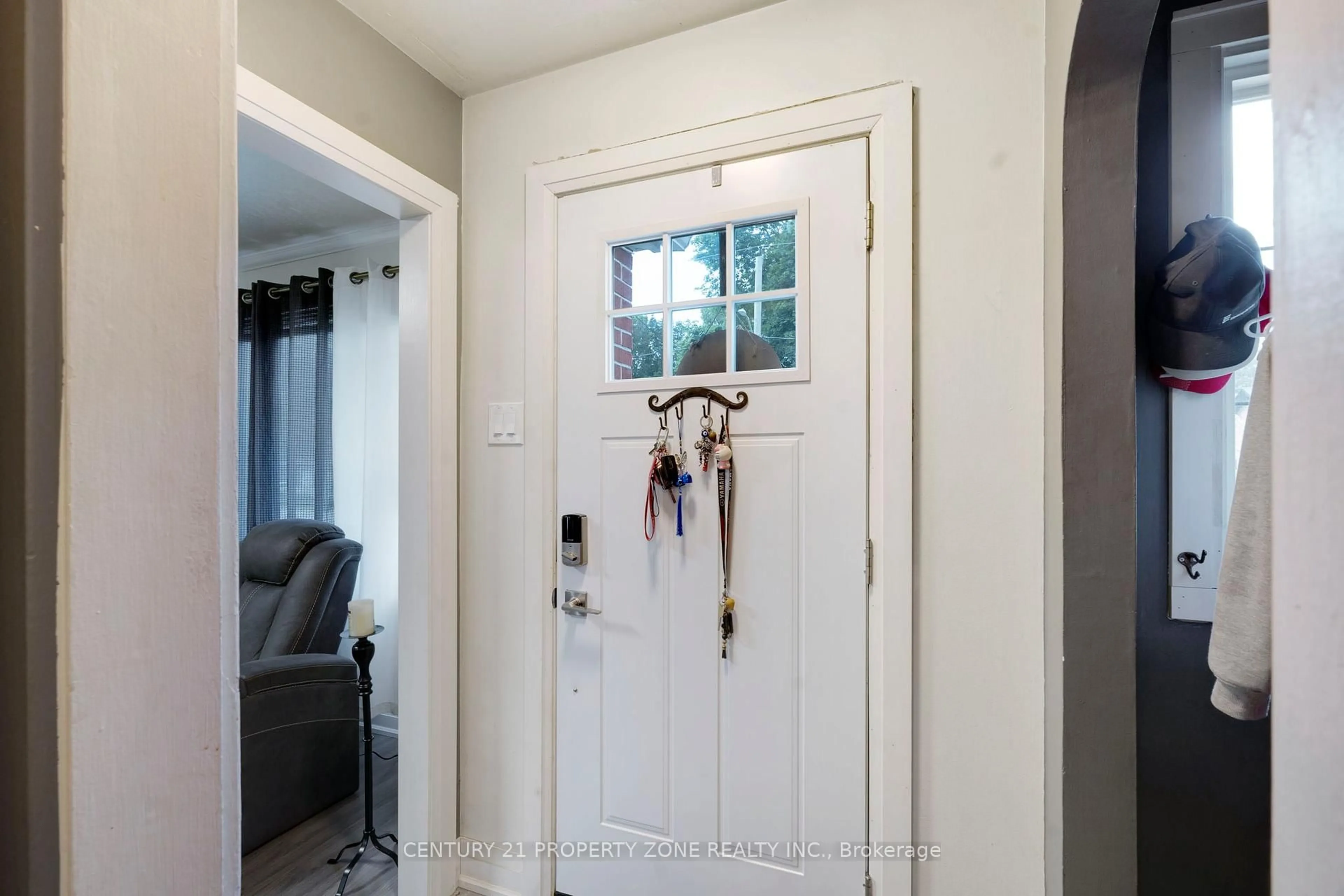 Indoor entryway for 74 John St, Orangeville Ontario L9W 2P8