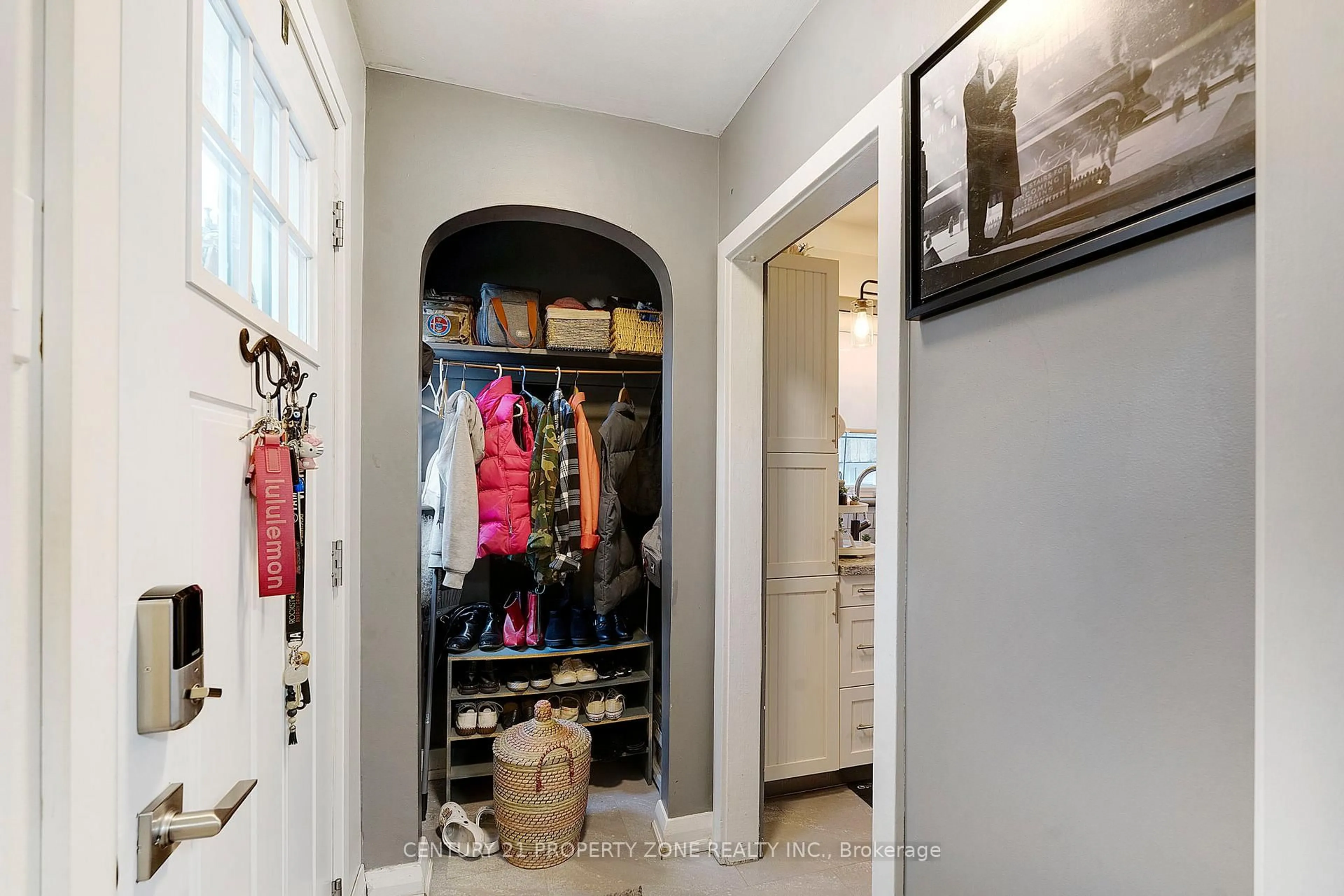 Indoor entryway for 74 John St, Orangeville Ontario L9W 2P8