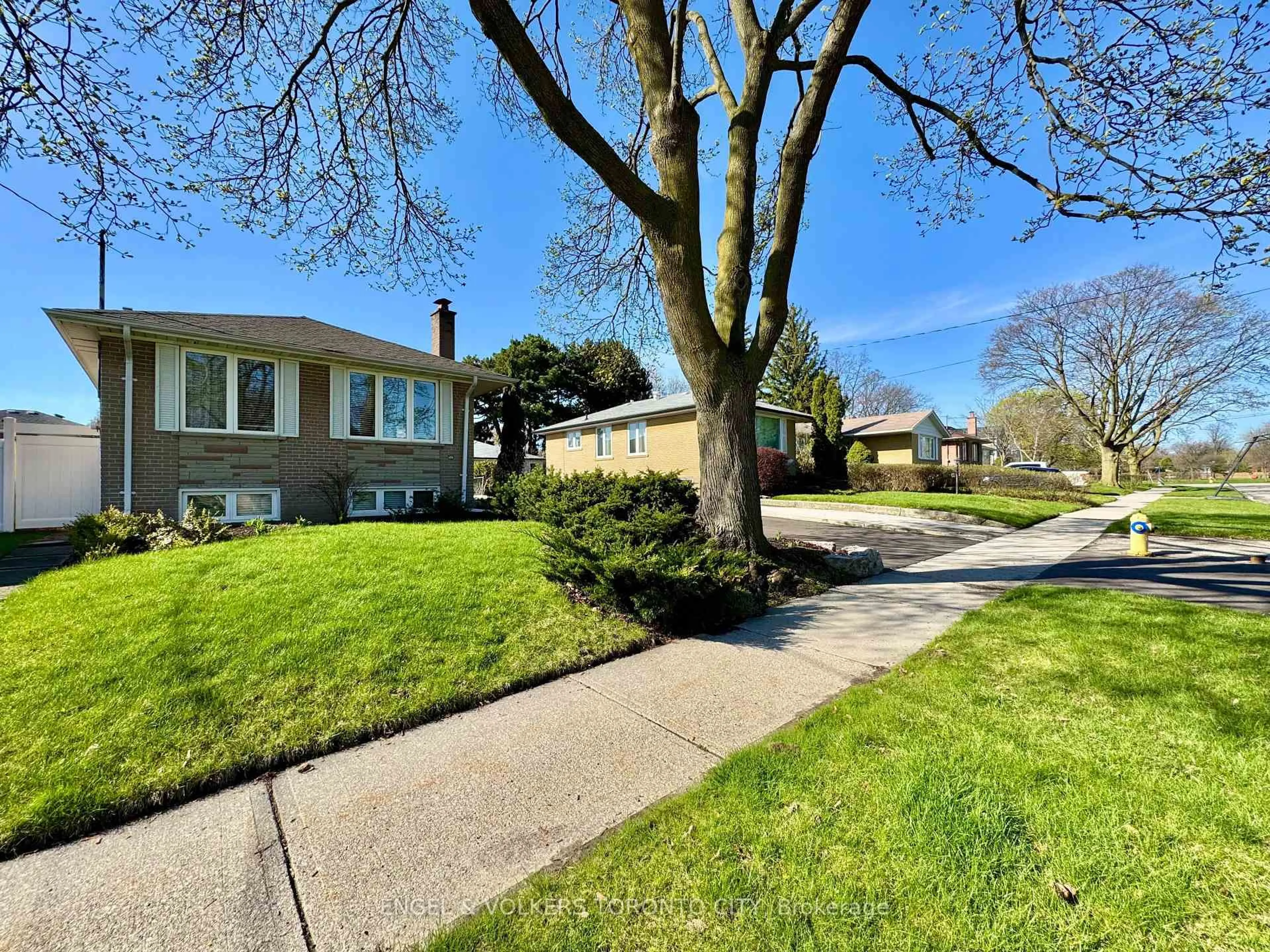 A pic from outside/outdoor area/front of a property/back of a property/a pic from drone, street for 41 Paragon Rd, Toronto Ontario M9R 1J9