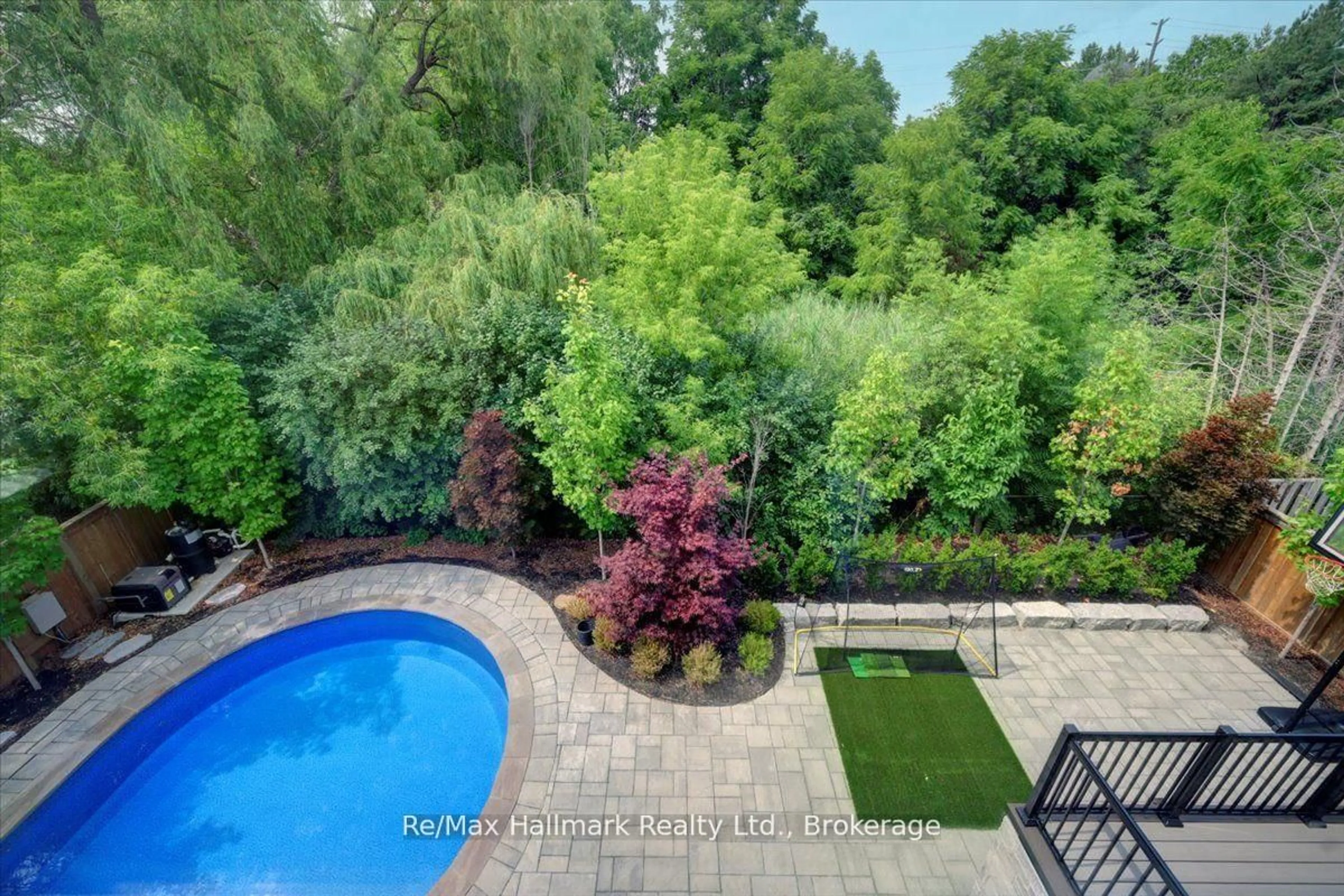 A pic from outside/outdoor area/front of a property/back of a property/a pic from drone, water/lake/river/ocean view for 1225 Baldwin Dr, Oakville Ontario L6J 2W4