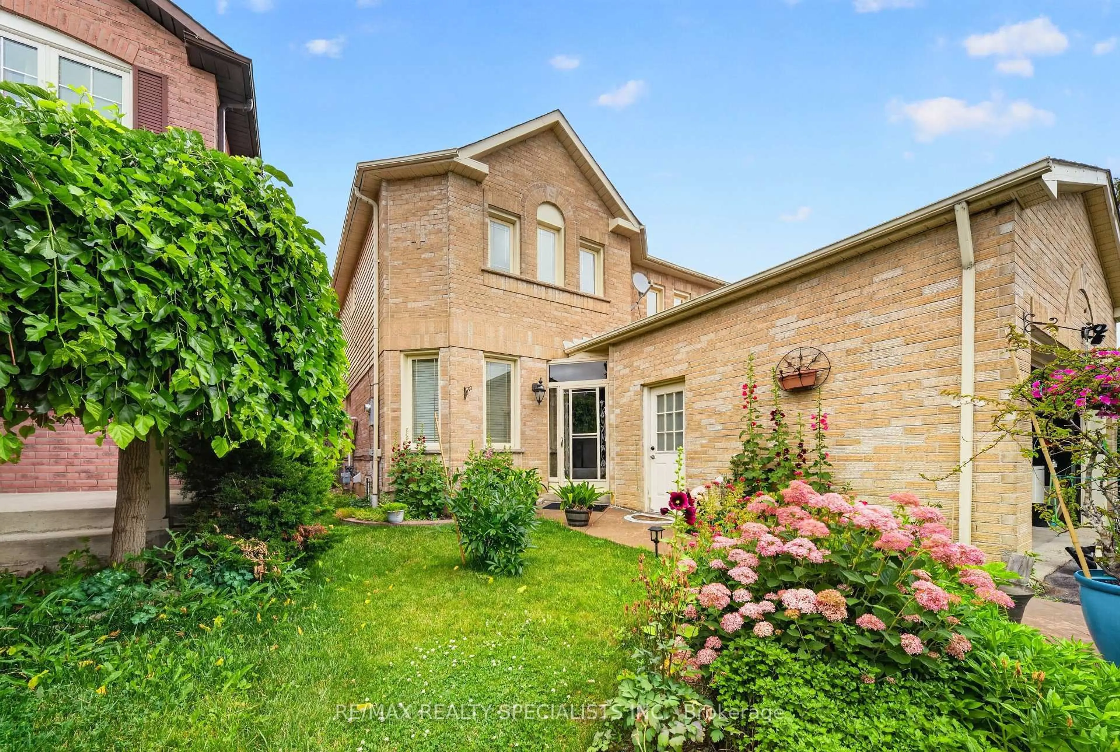 Home with brick exterior material, street for 3 Nuffield St, Brampton Ontario L6S 4X2