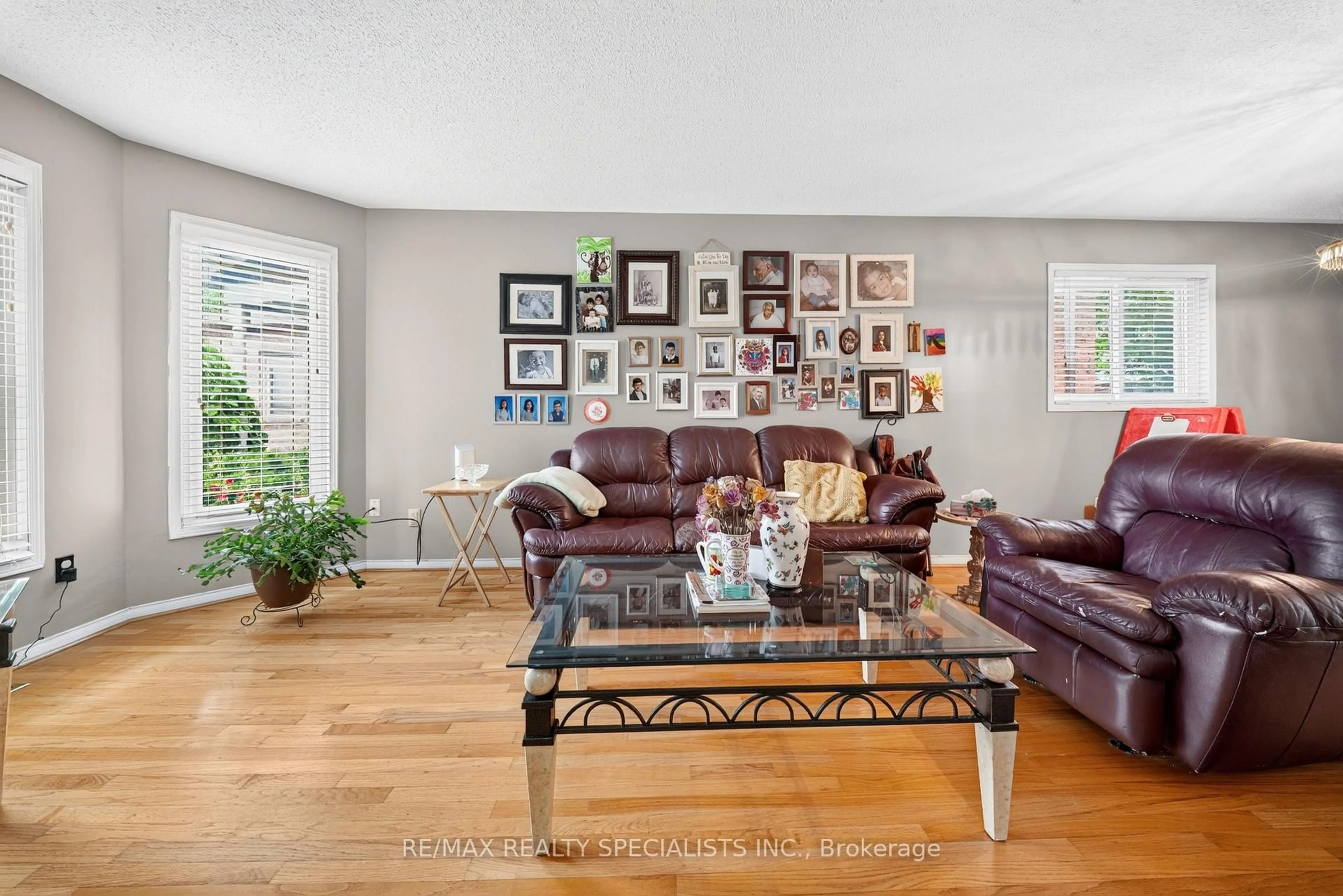 Living room with furniture, unknown for 3 Nuffield St, Brampton Ontario L6S 4X2