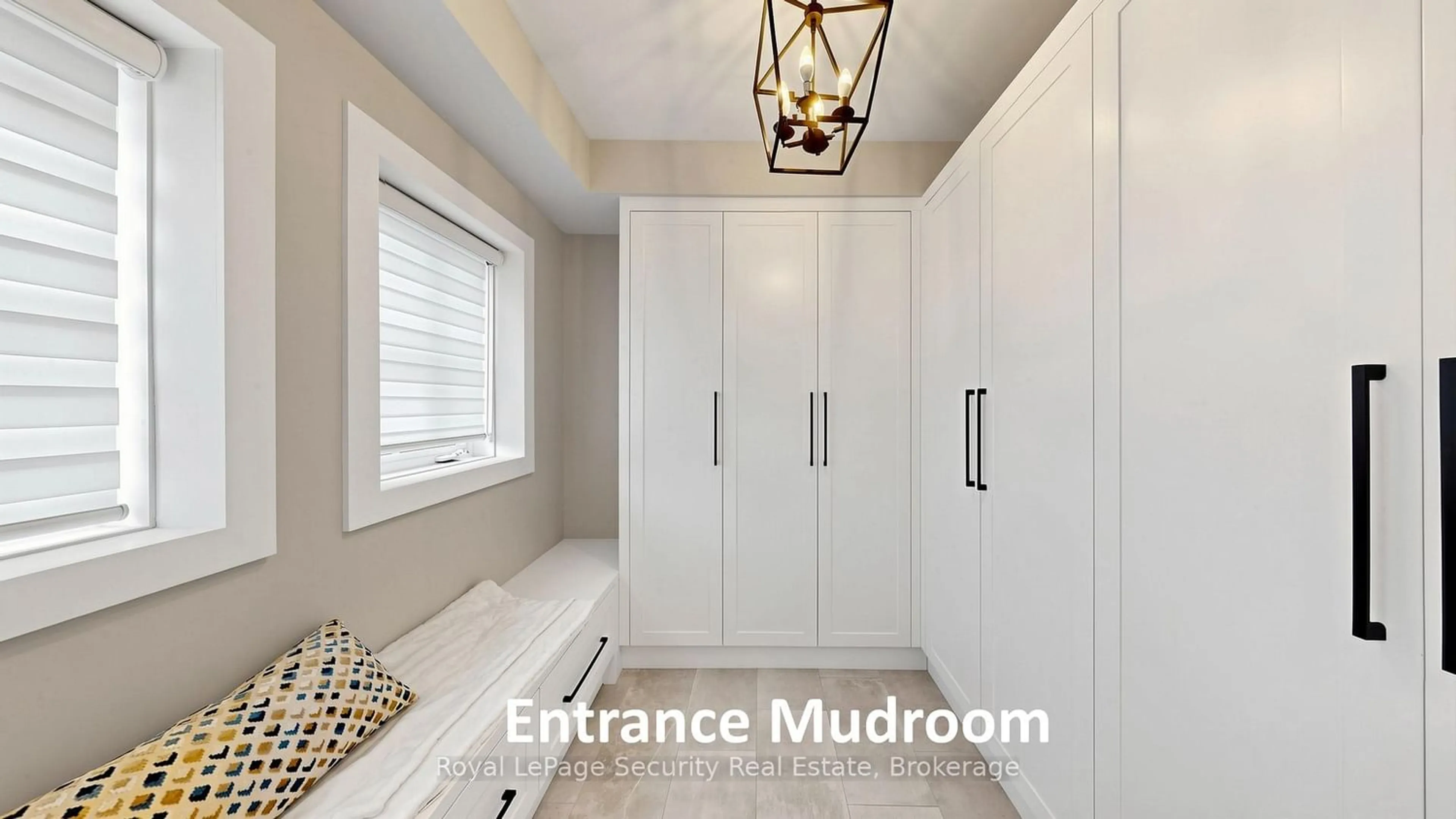 Indoor entryway for 1830 Burnhamthorpe Rd, Mississauga Ontario L4X 2S5