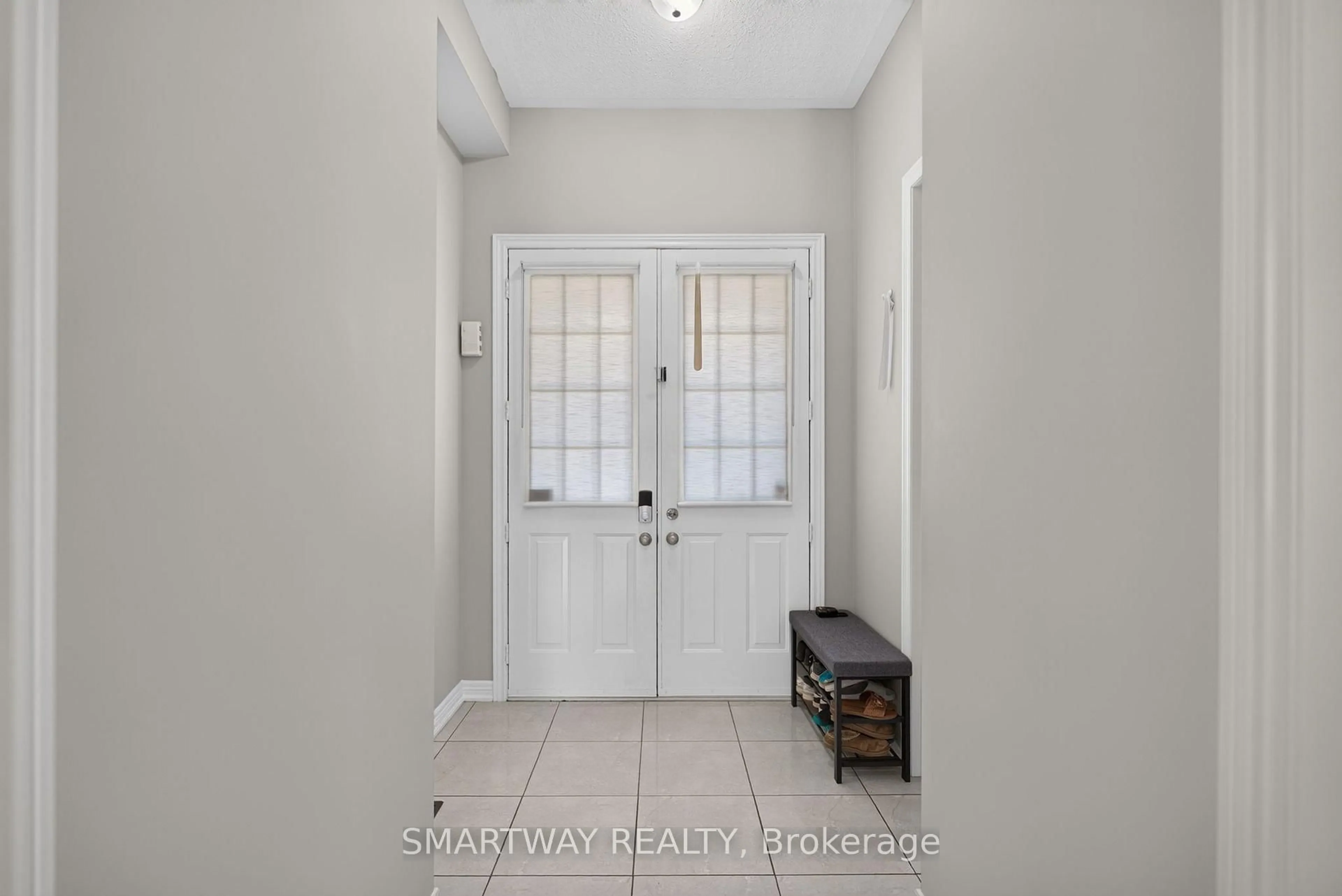 Indoor entryway for 26 Fanning Tr, Brampton Ontario L6P 4J3